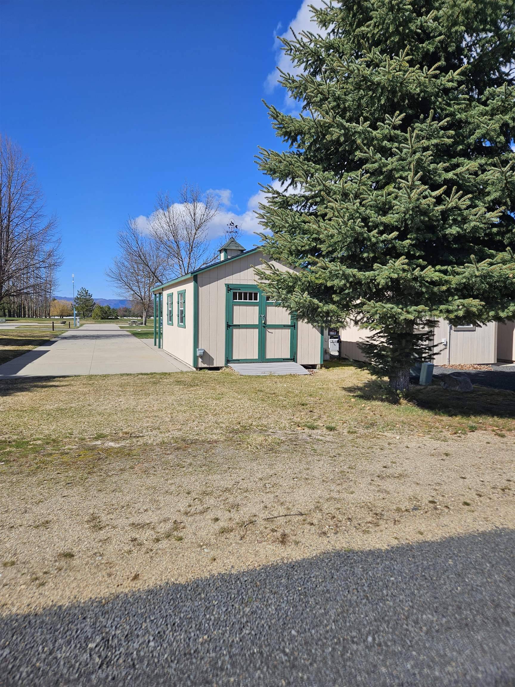 1205 N Country Club Dr, #104 Dr, Deer Park, WA 99006