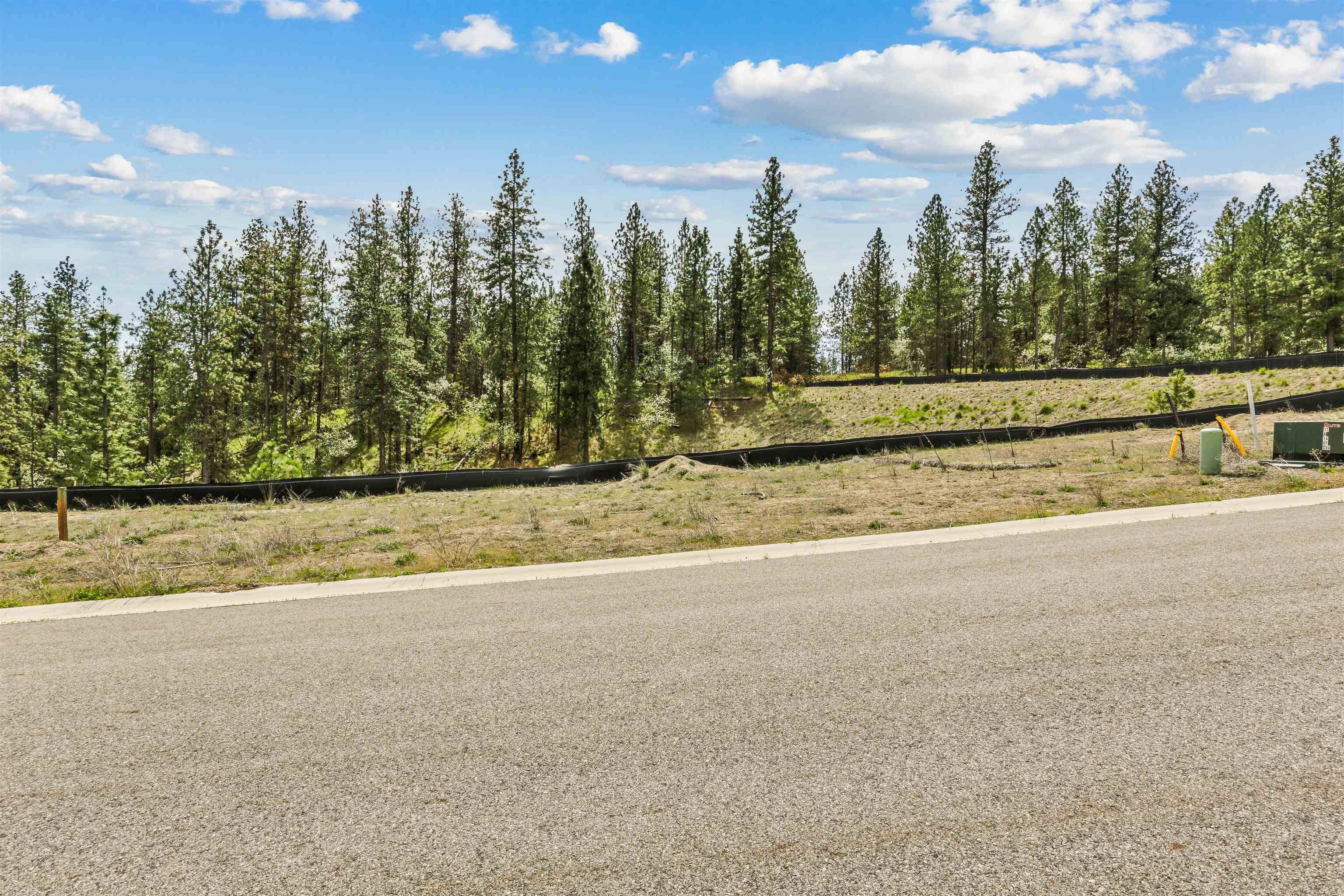 5105 N Scenic Ln, Spokane, WA 99212