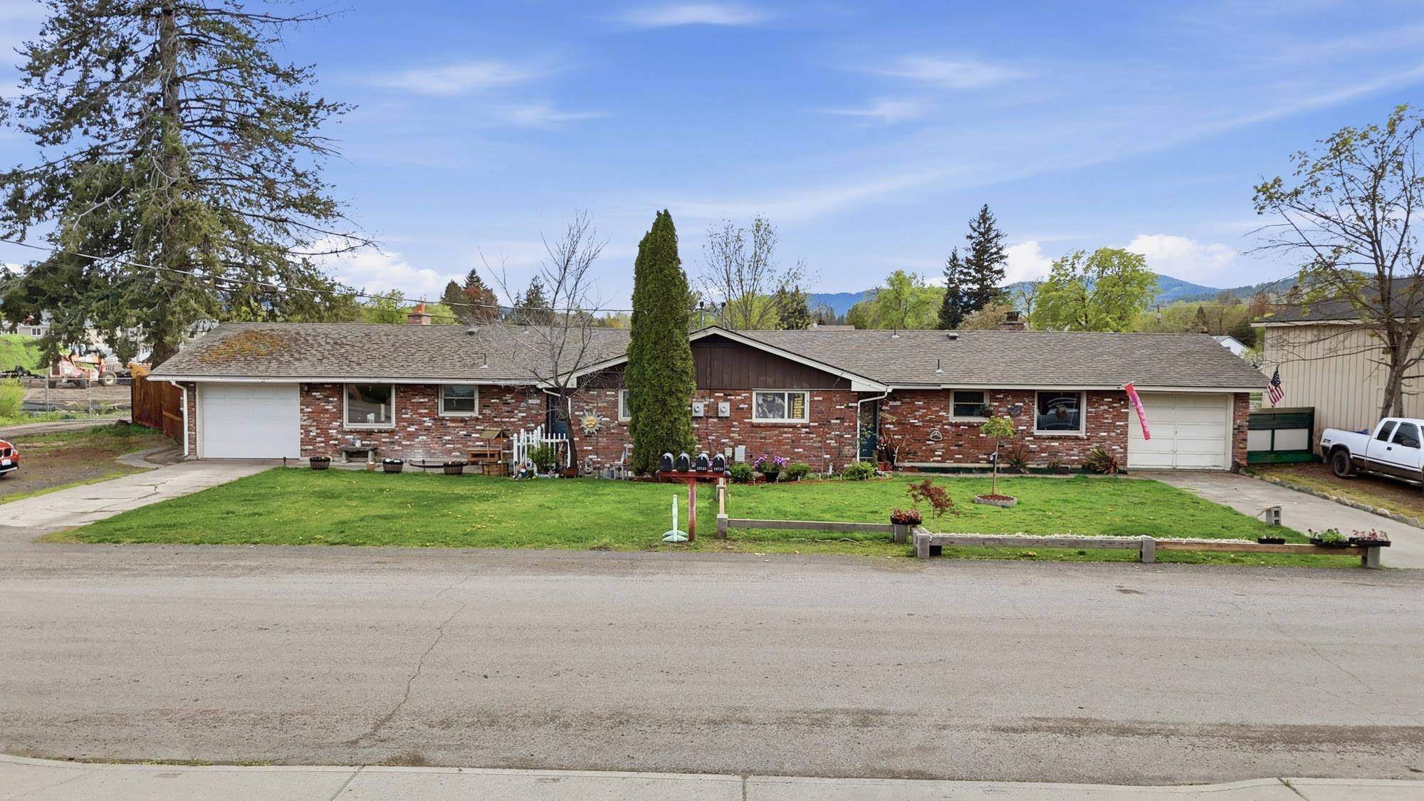 10720 & 10722 E SPRINGFIELD Ave, Spokane Valley, WA 99206