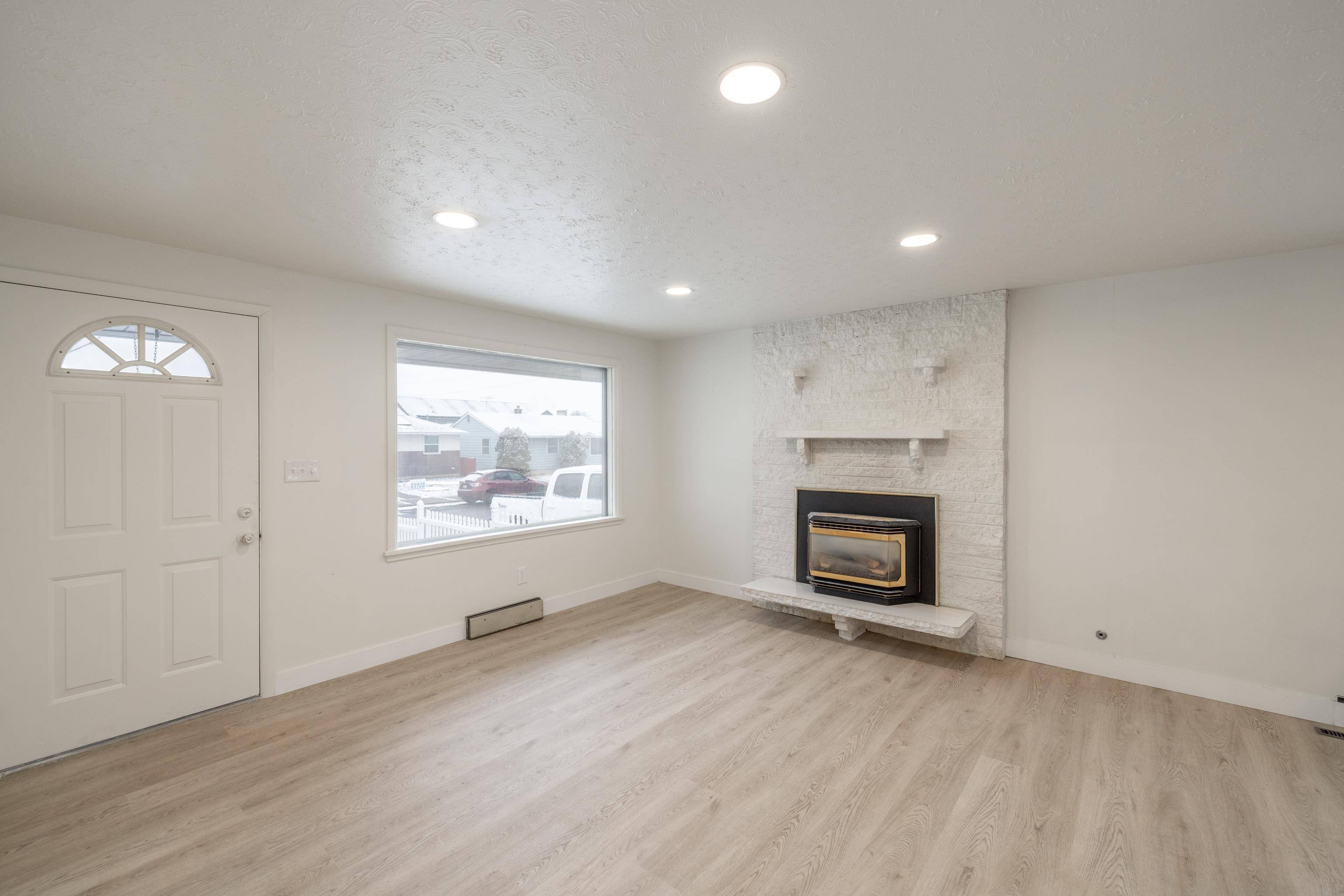 708 E Decatur Ave, Spokane, WA 99208