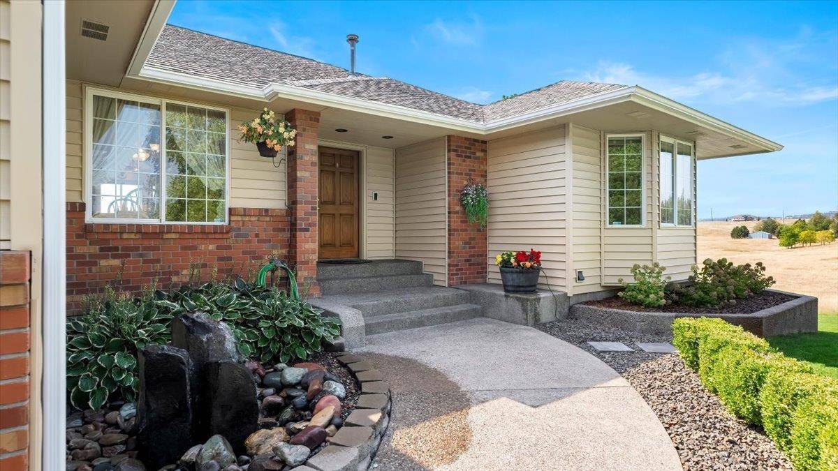 304 E Burk Rd, Colbert, WA 99005