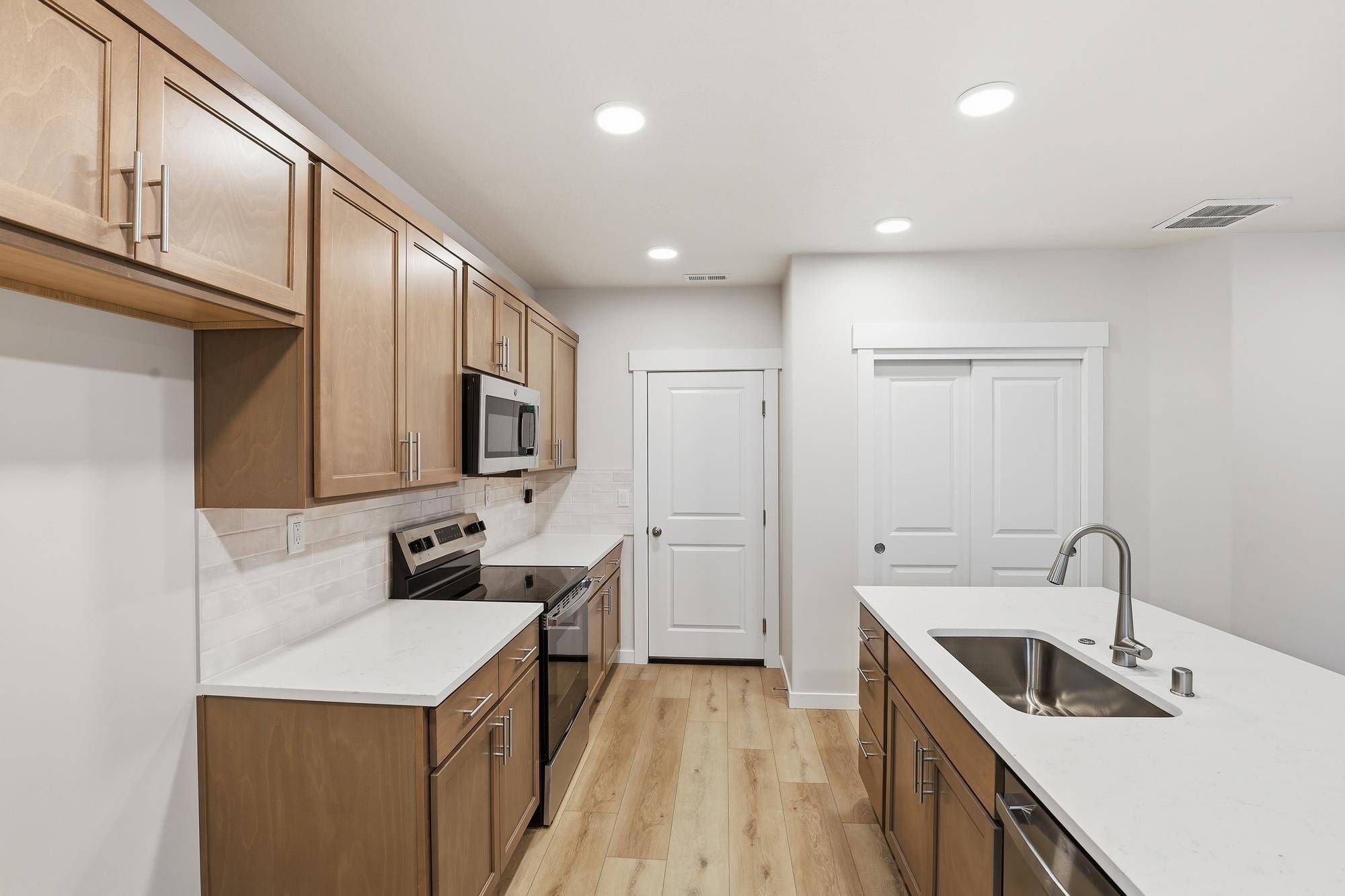 417 N Viewmont Ct #Middleton, Greenacres, WA 99016