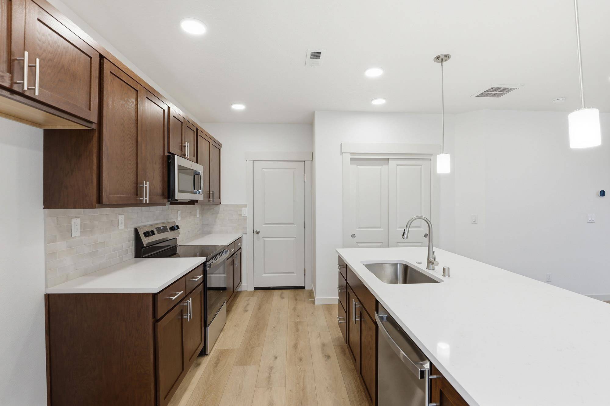316 N Viewmont Ct #Middleton, Greenacres, WA 99016