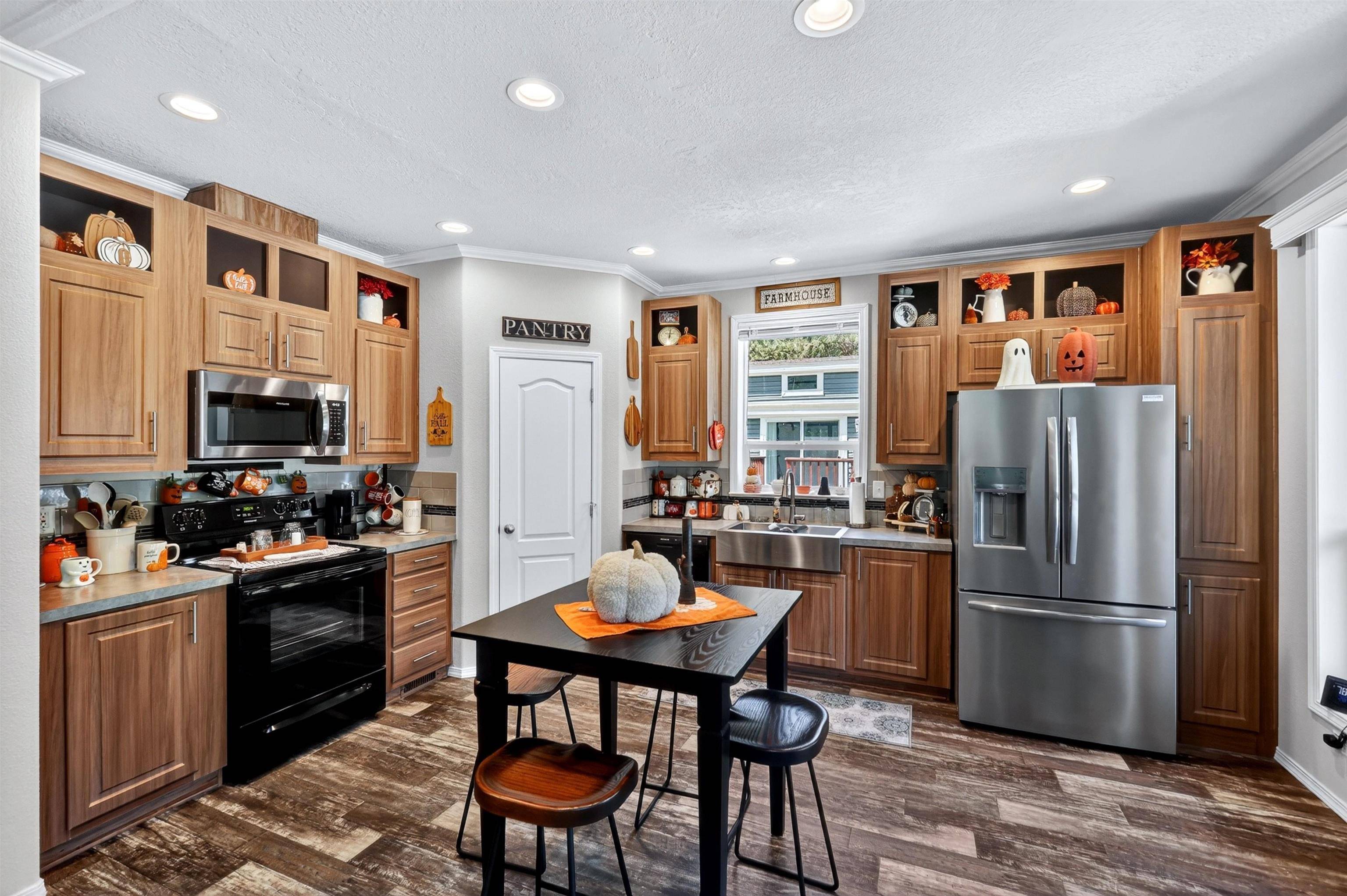 911 Driskill Rd, Newport, WA 99156