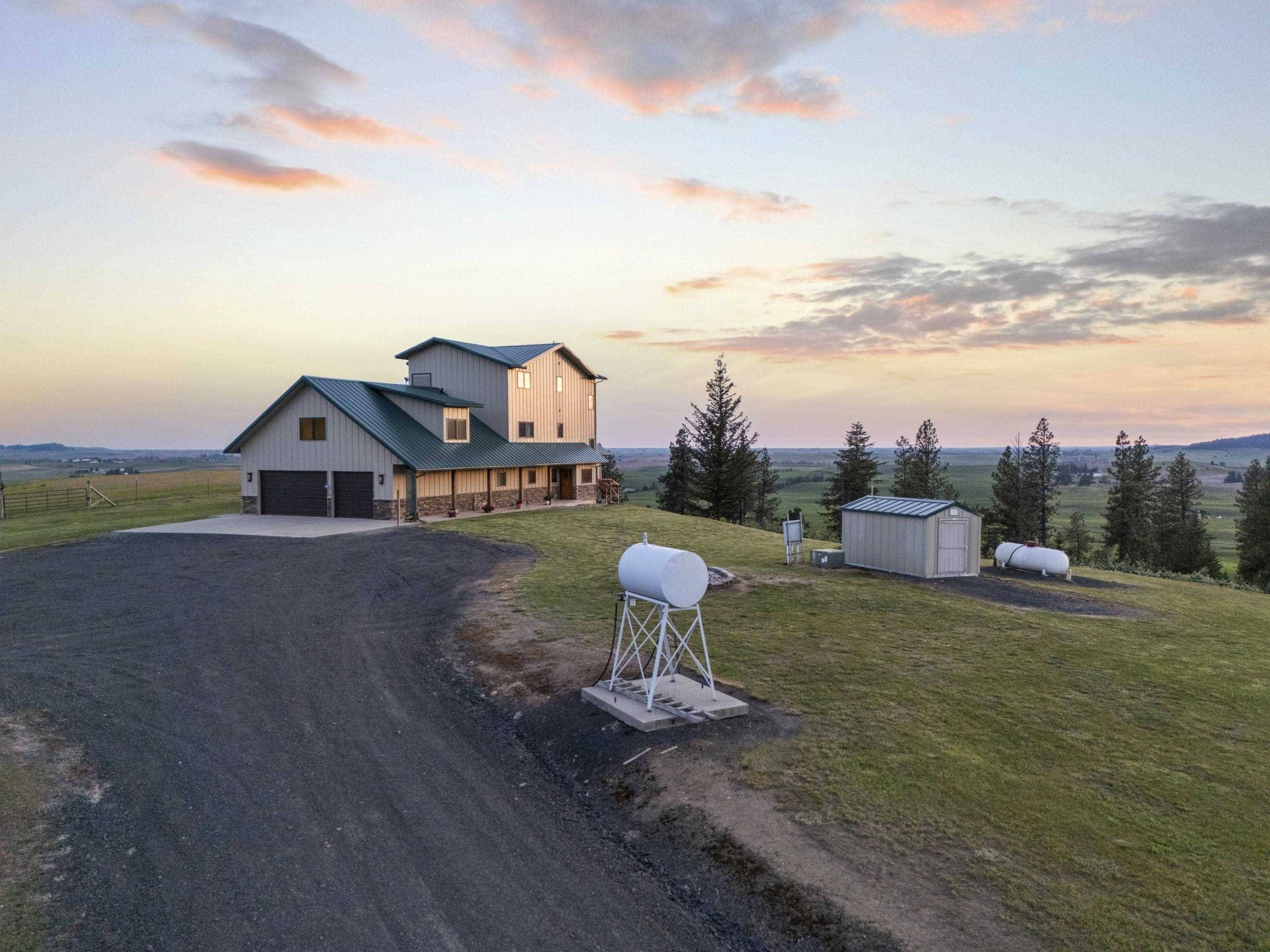 26004 E Horton Rd, Rockford, WA 99030