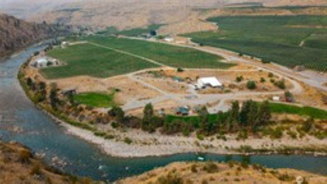 385 Hwy 153, Pateros, WA 98846