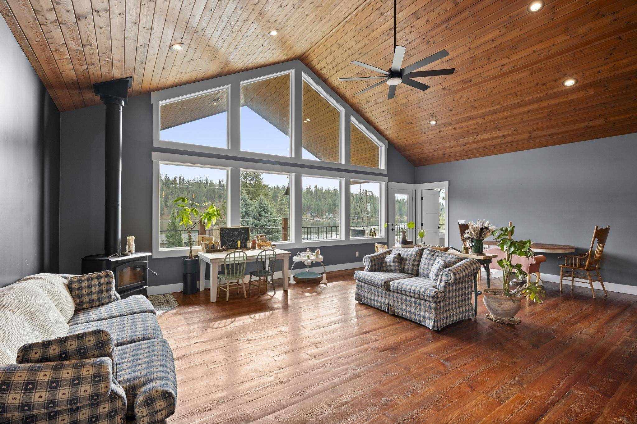 23401 N Westlake Dr, Nine Mile Falls, WA 99208
