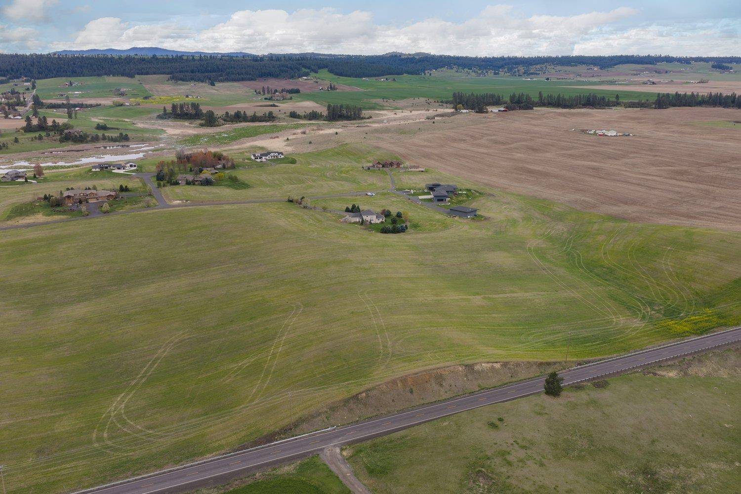 9905 E Peone Landing Ln, Mead, WA 99201