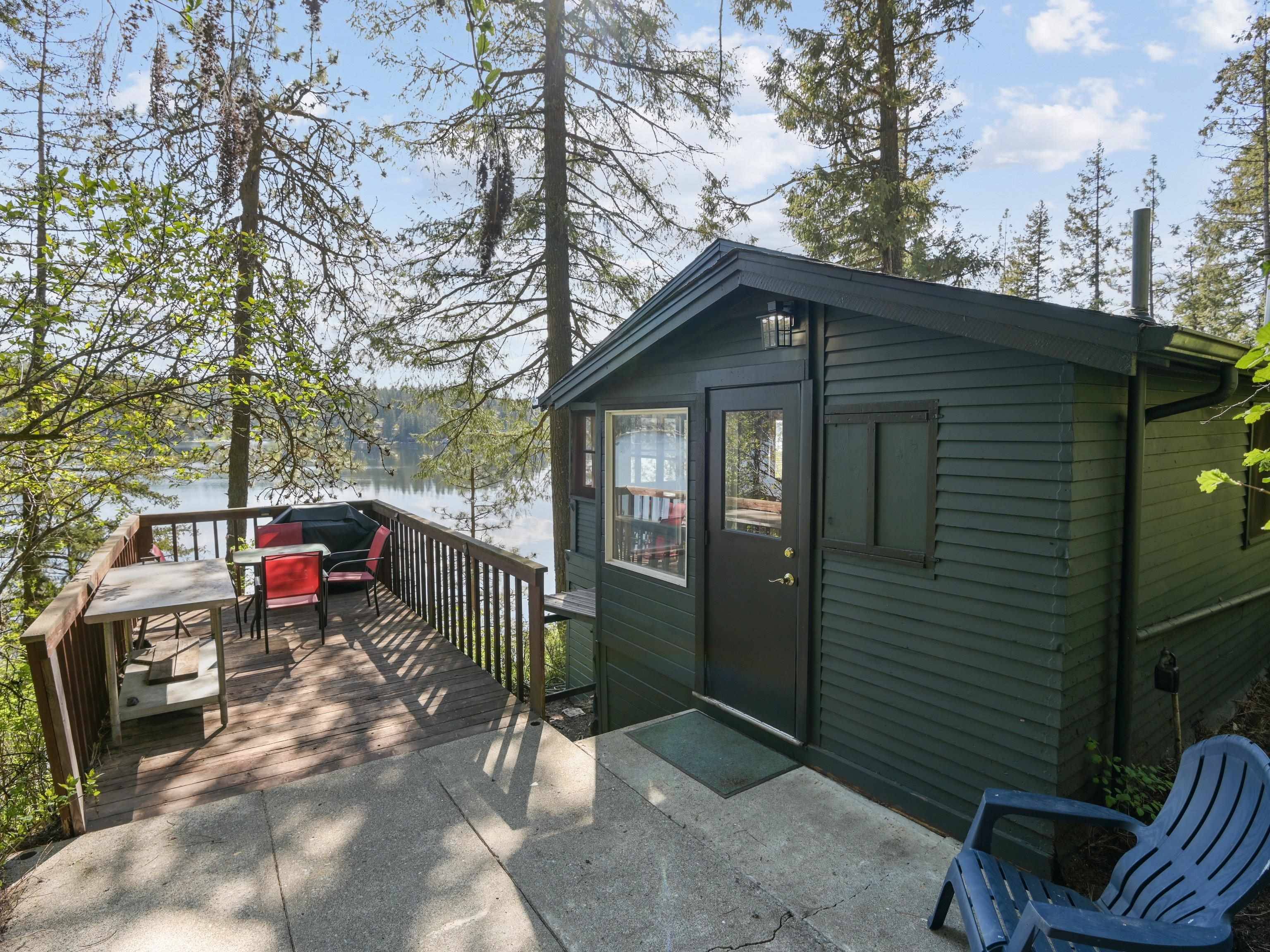 13214 N Peninsula Dr, Newman Lake, WA 99025