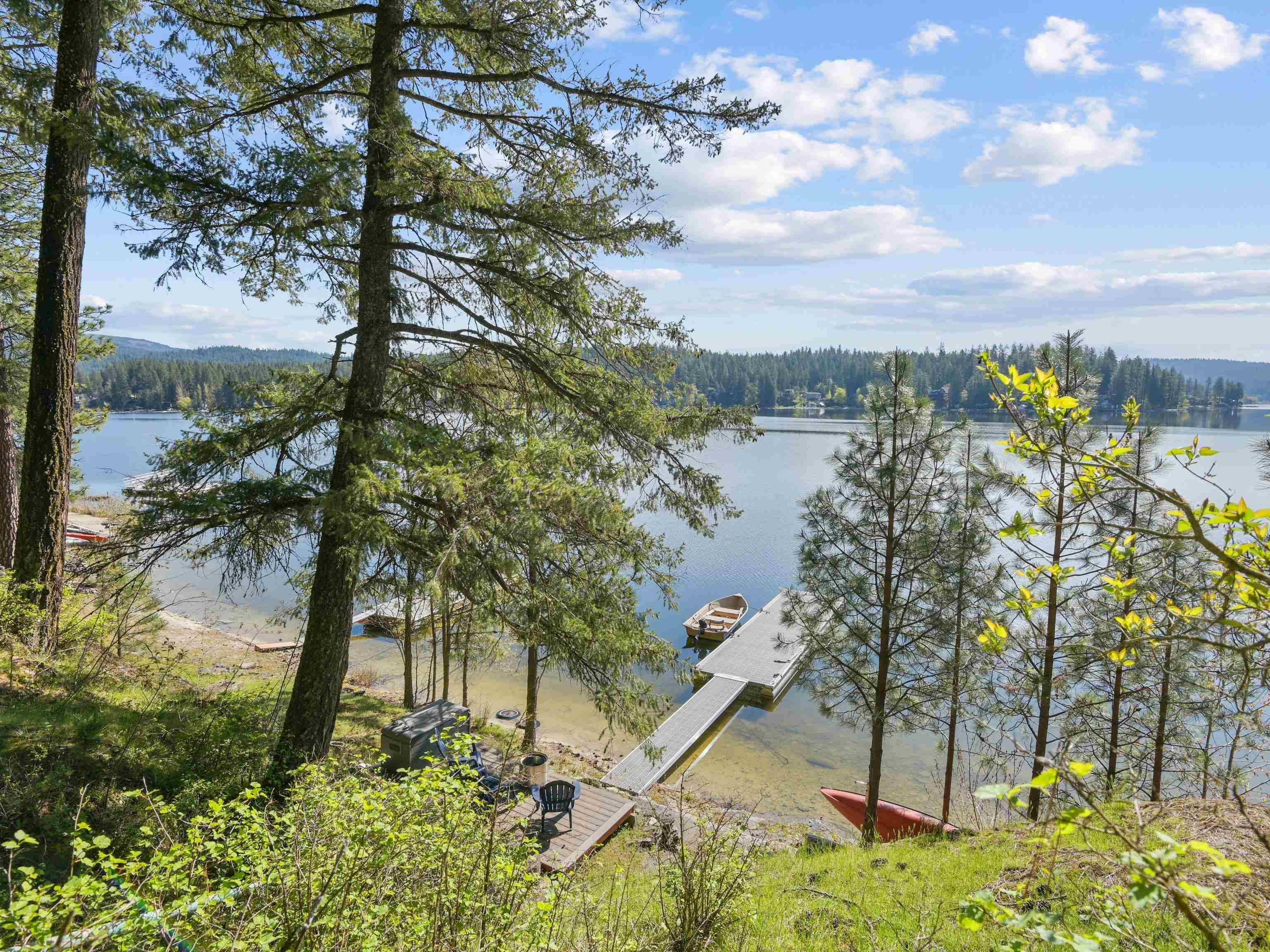 13214 N Peninsula Dr, Newman Lake, WA 99025