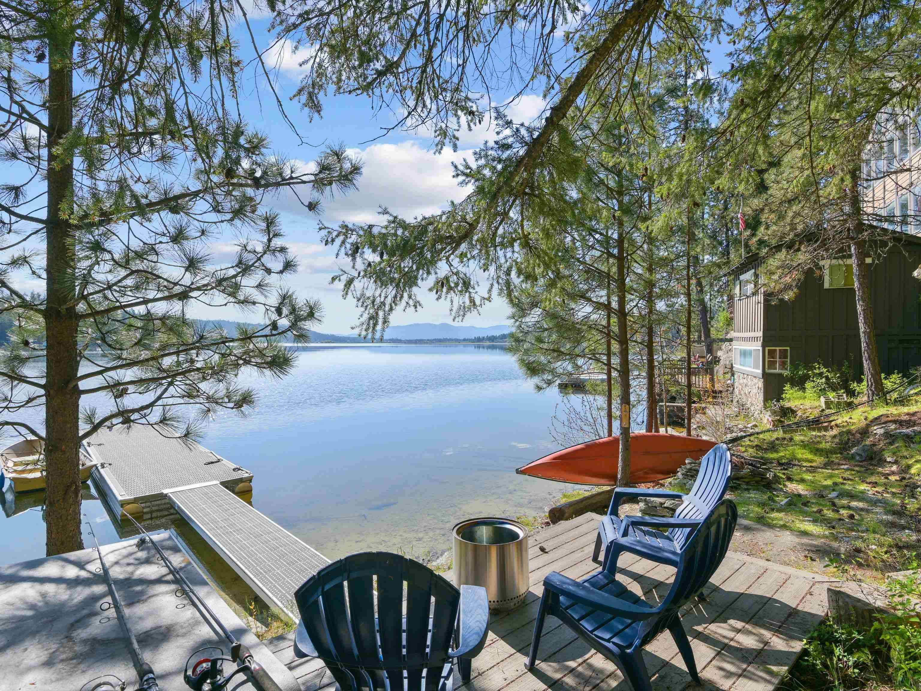 13214 N Peninsula Dr, Newman Lake, WA 99025