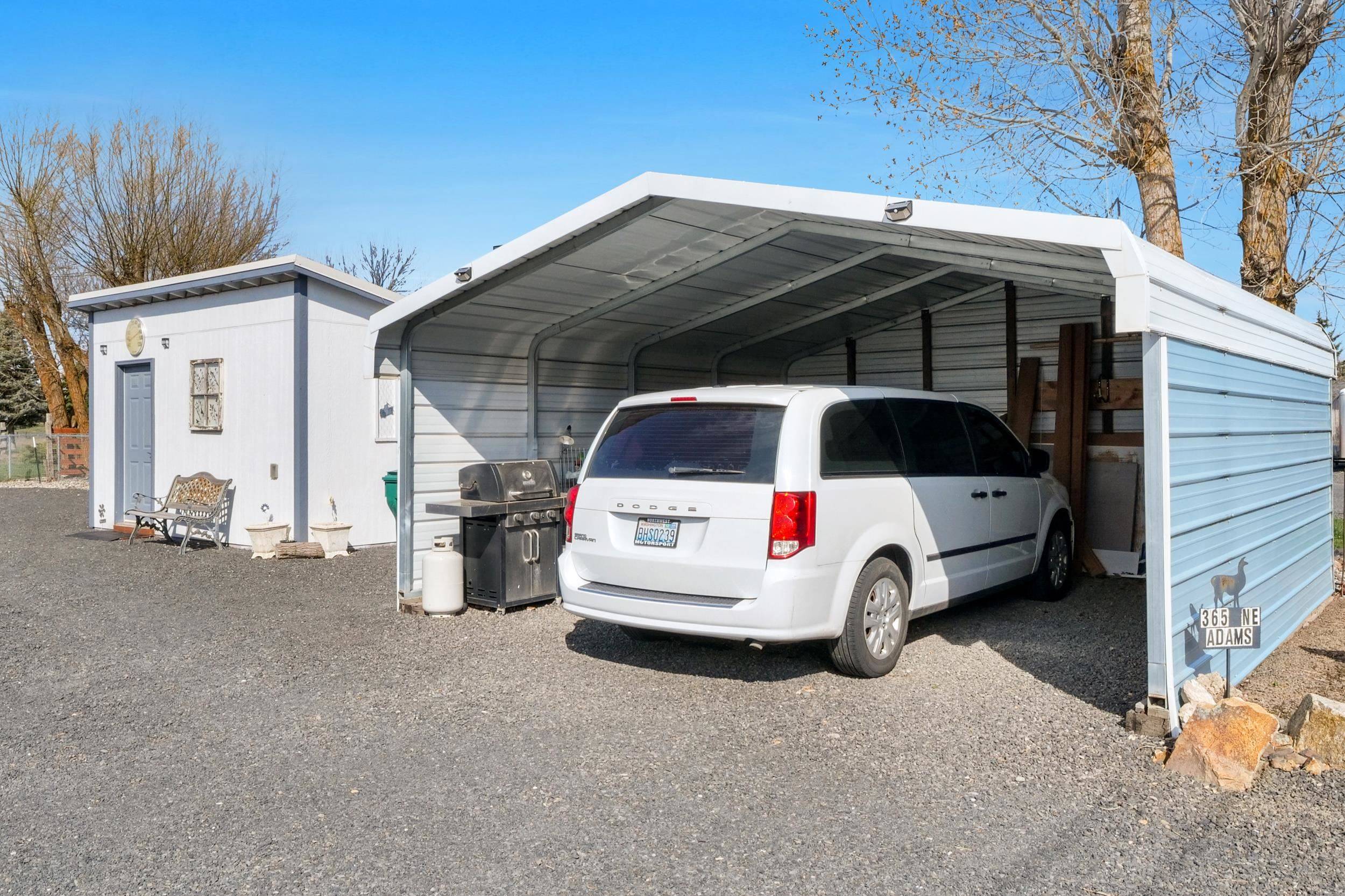 365 NE Adams Rd, Creston, WA 99117