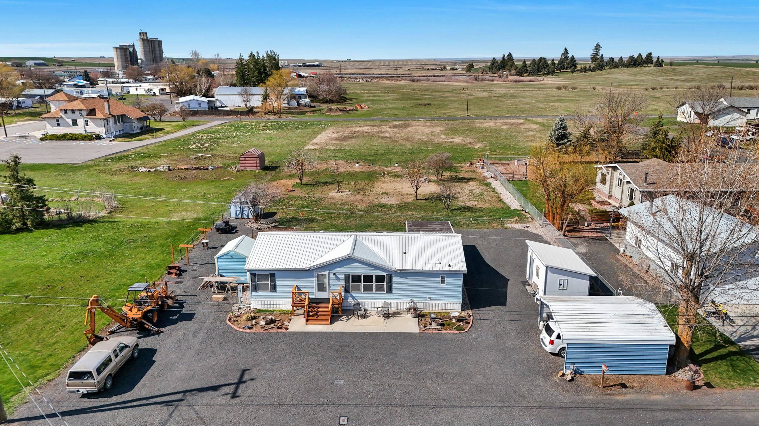 365 NE Adams Rd, Creston, WA 99117