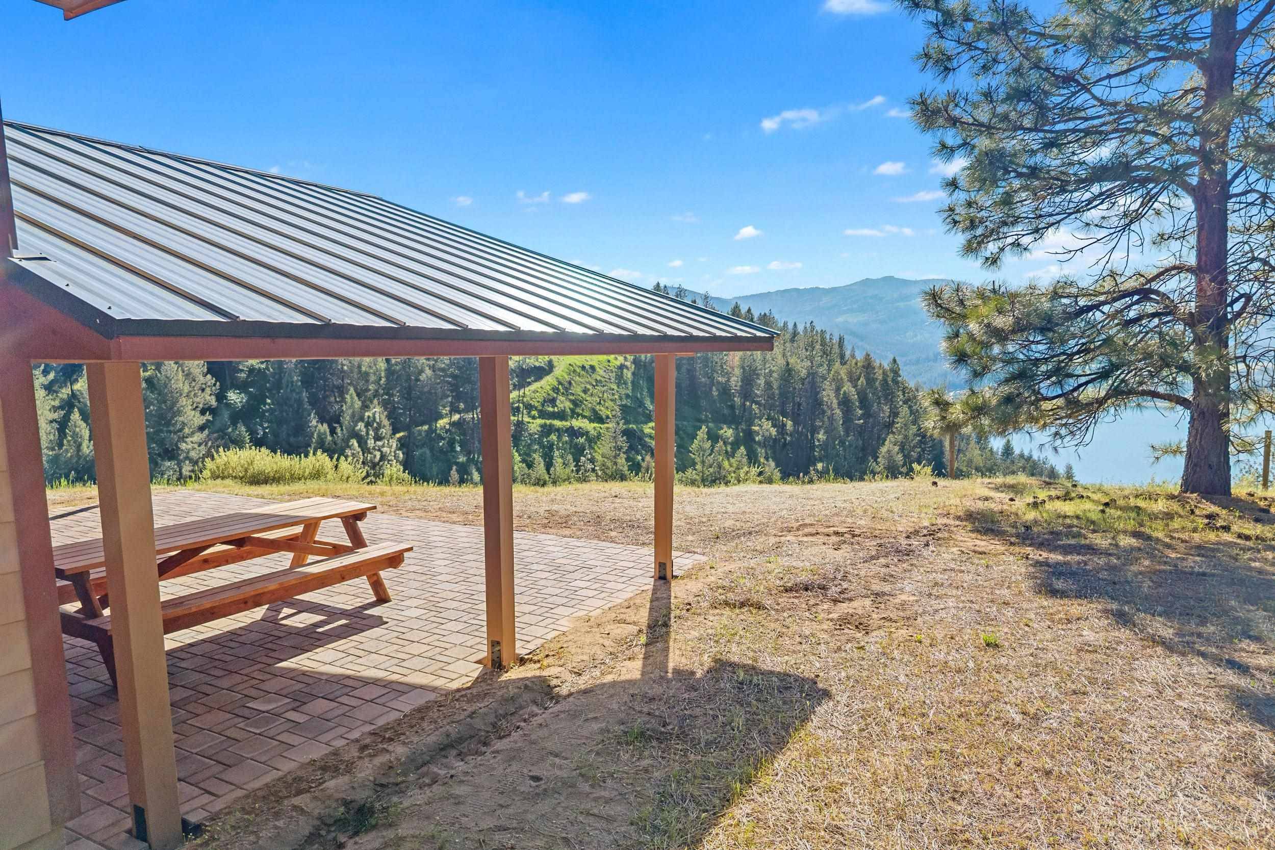 6523 Camp Naborlee Rd, Fruitland, WA 99129-9719