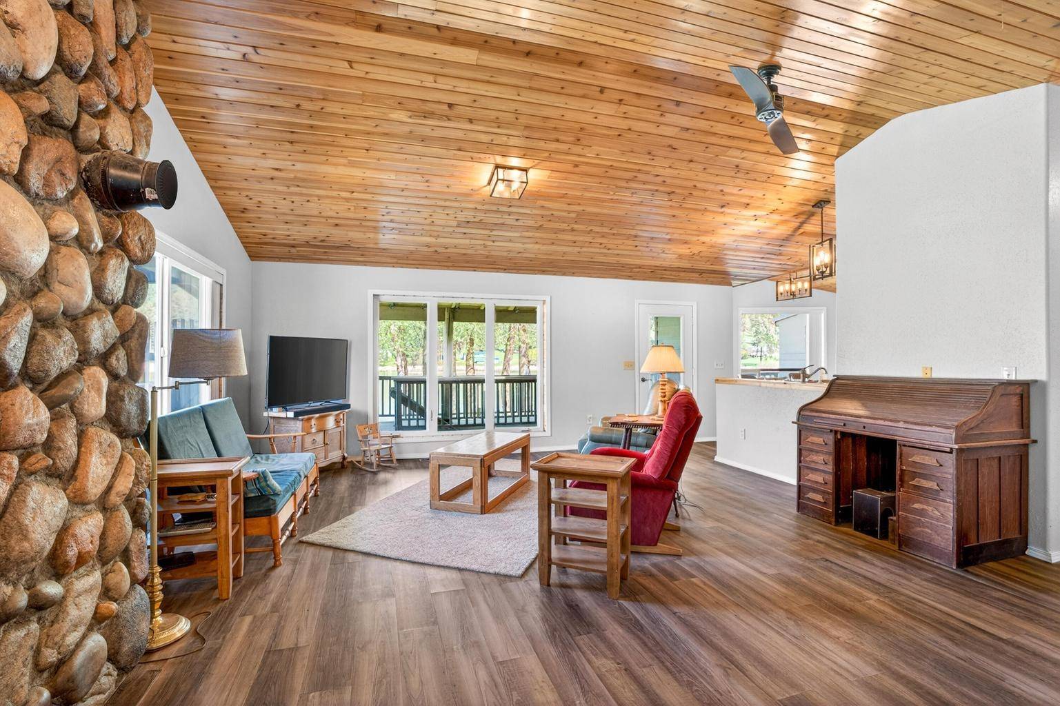 927 Mission Lake Rd, Kettle Falls, WA 99141