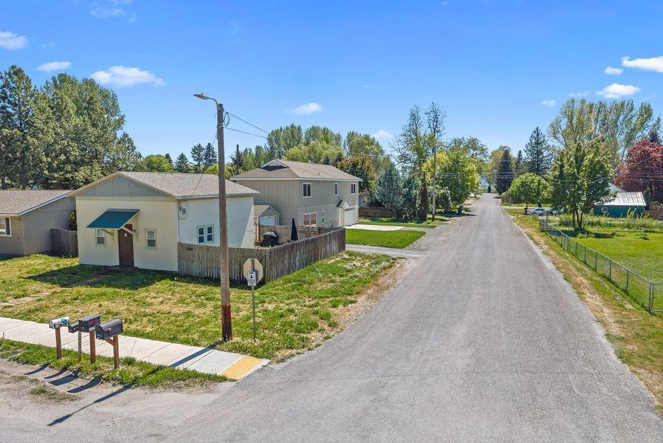 915 W Main St, Chewelah, WA 99109
