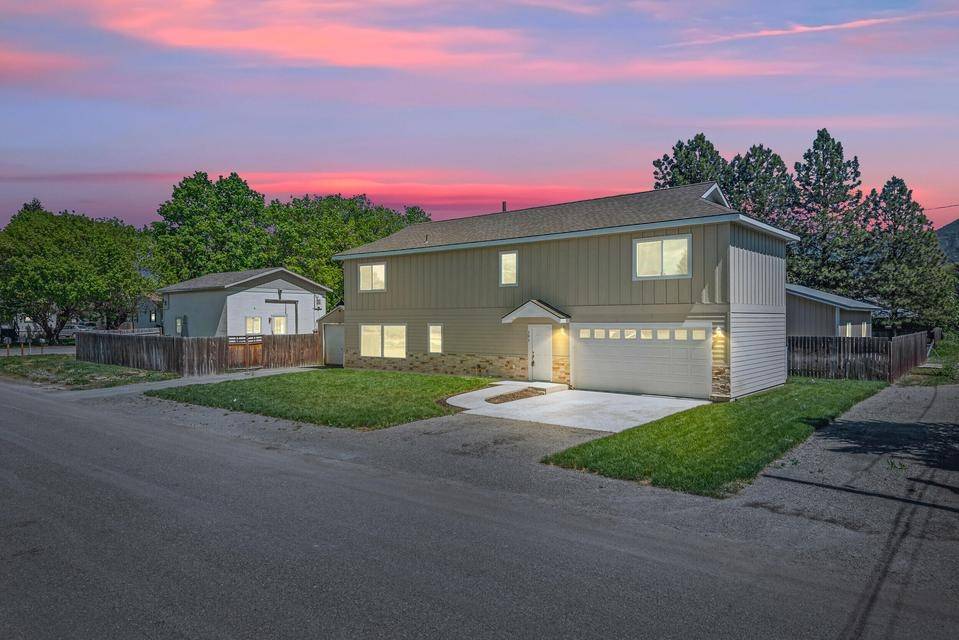 915 W Main St, Chewelah, WA 99109