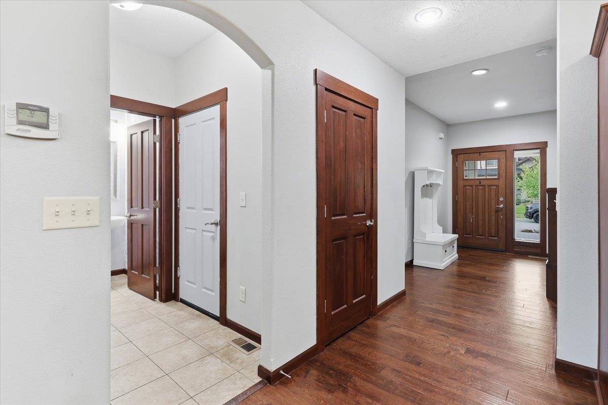 17710 E Daystar Rd, Greenacres, WA 99016