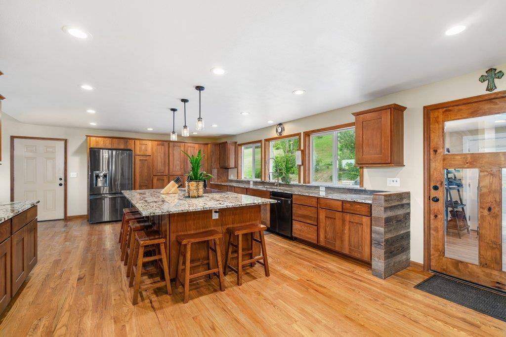 16630 E Foothills Dr, Spokane, WA 99217