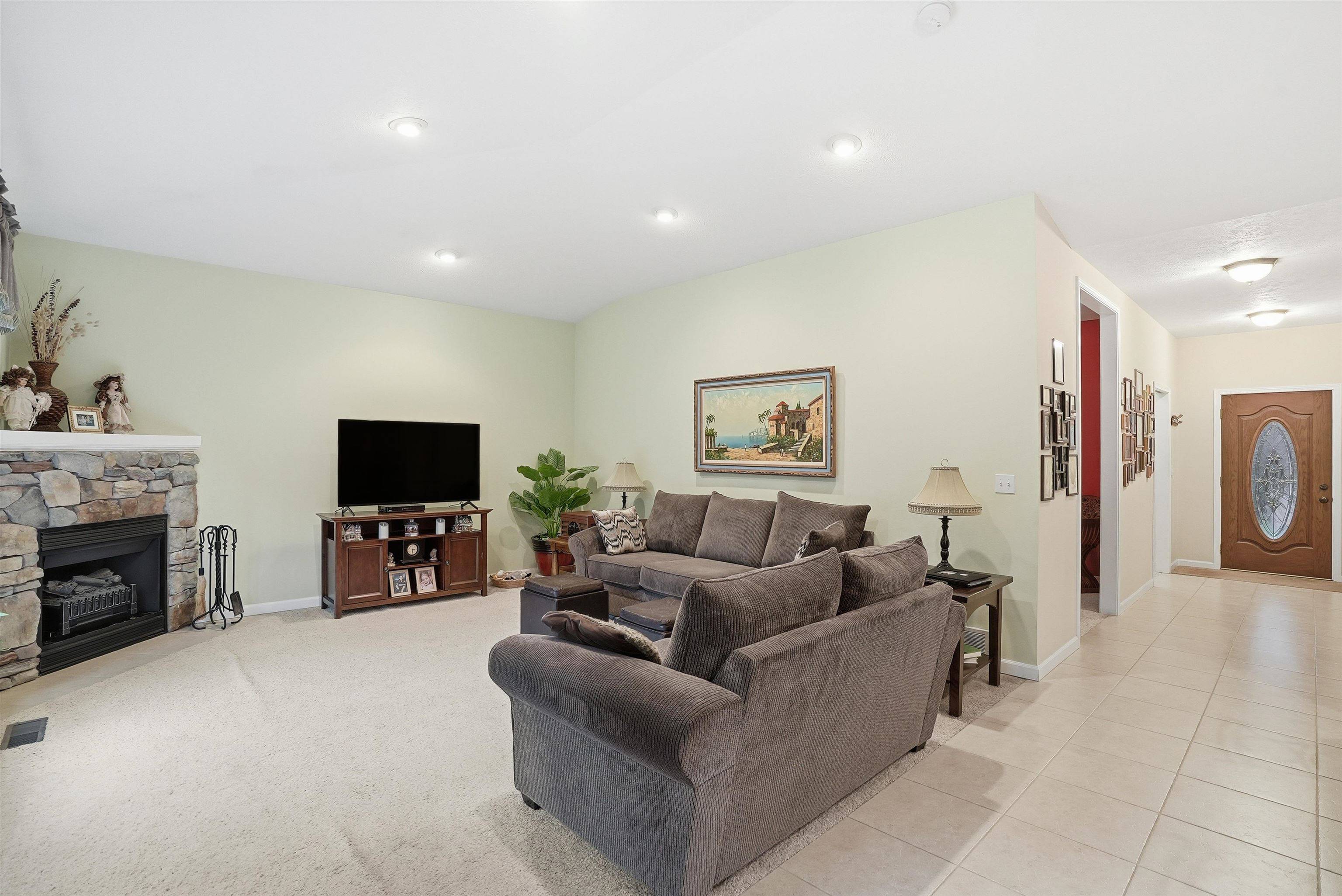 105 E Saltz Ln, Deer Park, WA 99006