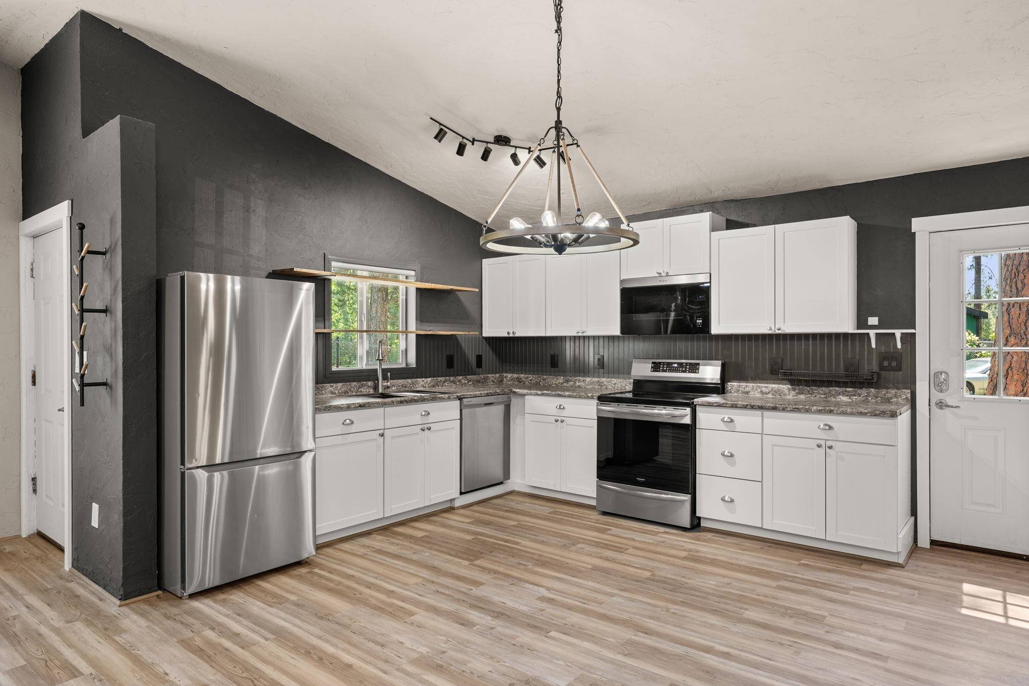 6449 Circle Dr, Nine Mile Falls, WA 99026
