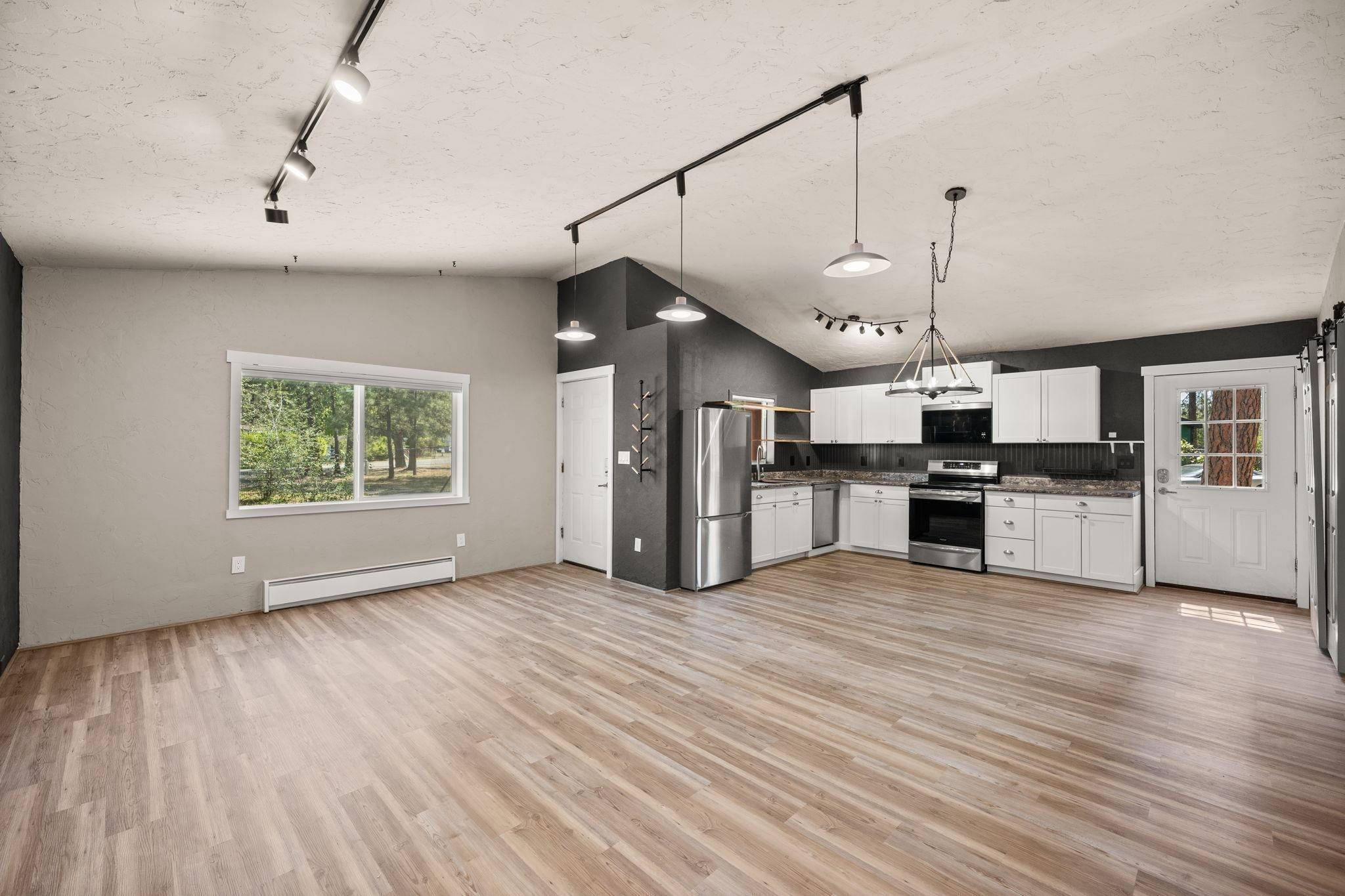 6449 Circle Dr, Nine Mile Falls, WA 99026