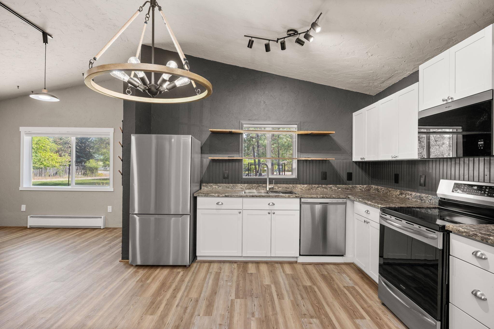 6449 Circle Dr, Nine Mile Falls, WA 99026