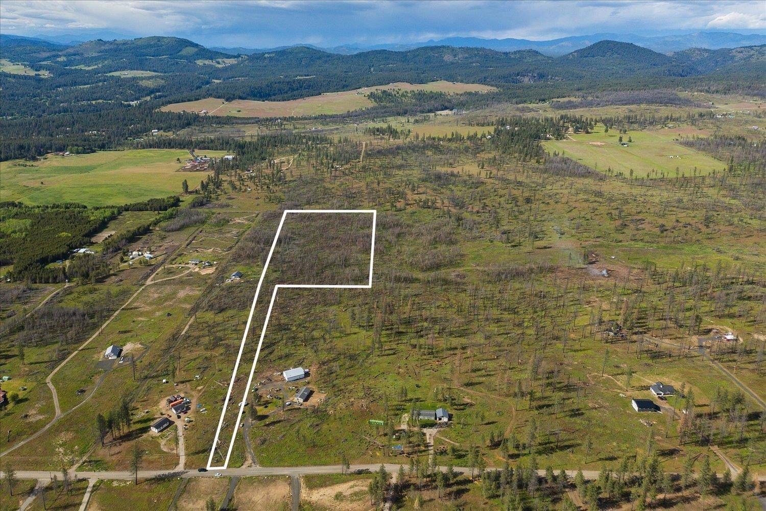 13801 E Bridges Rd, Elk, WA 99009