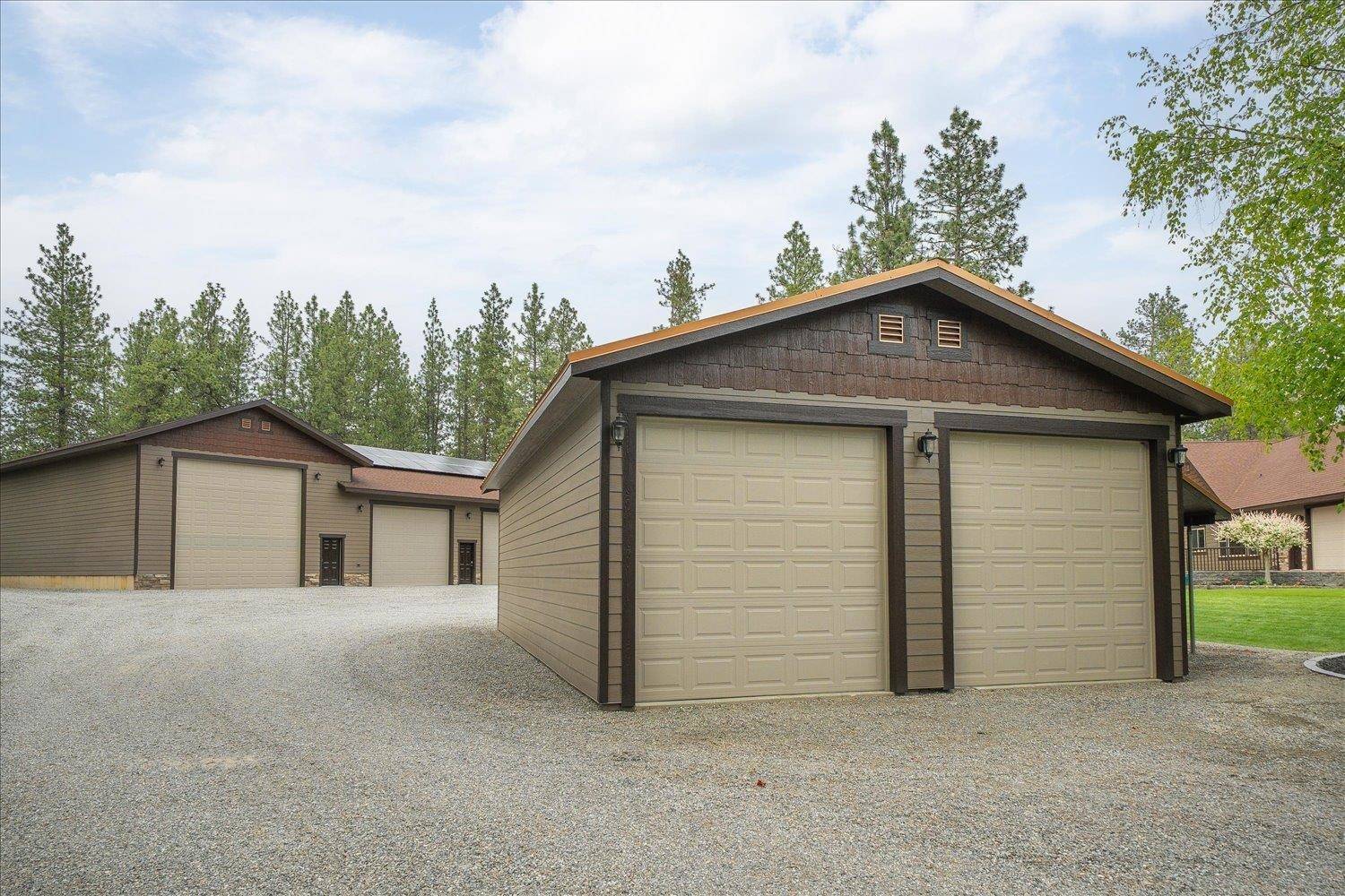 27013 E Strong Ln, Newman Lake, WA 99025