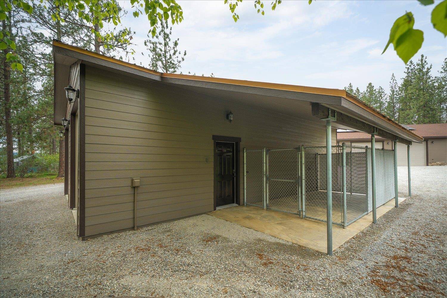 27013 E Strong Ln, Newman Lake, WA 99025