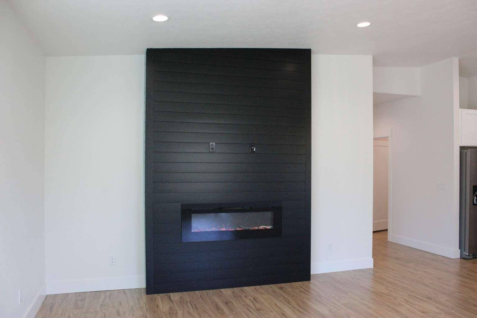529 S 2ND St, Rockford, WA 99030