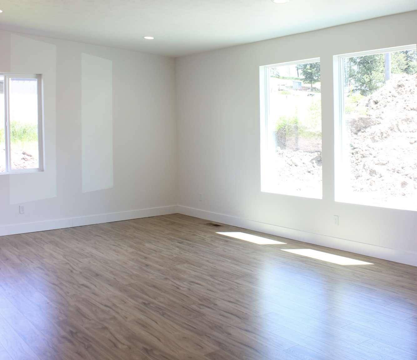 529 S 2ND St, Rockford, WA 99030