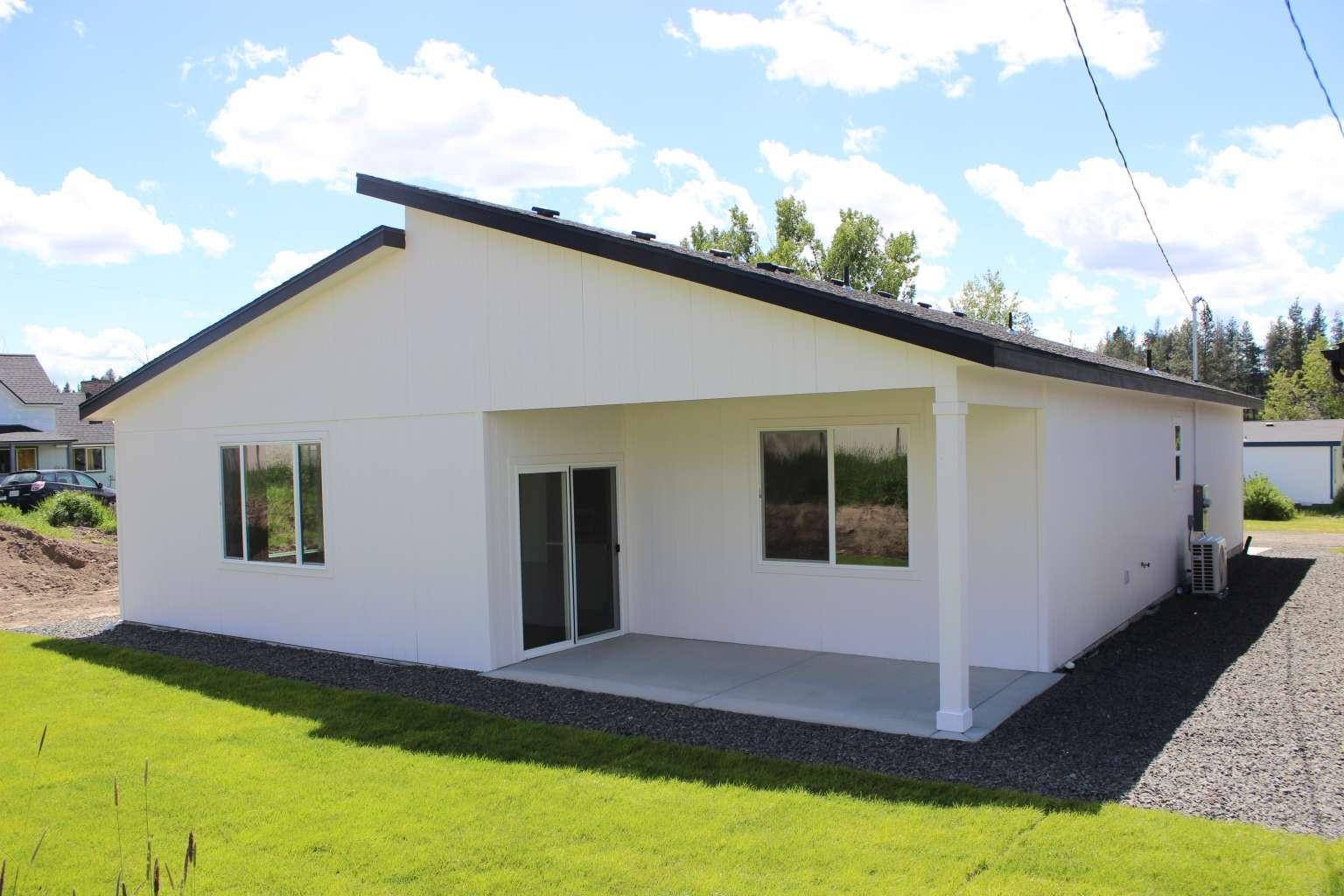529 S 2ND St, Rockford, WA 99030