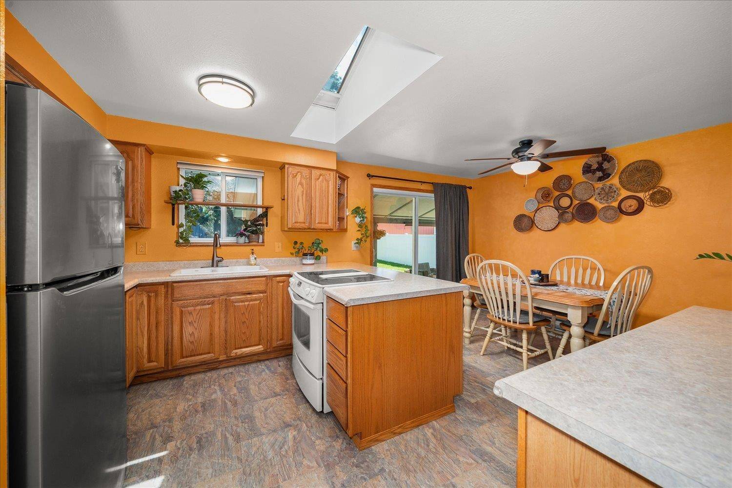 638 N Staples St, Medical Lake, WA 99022