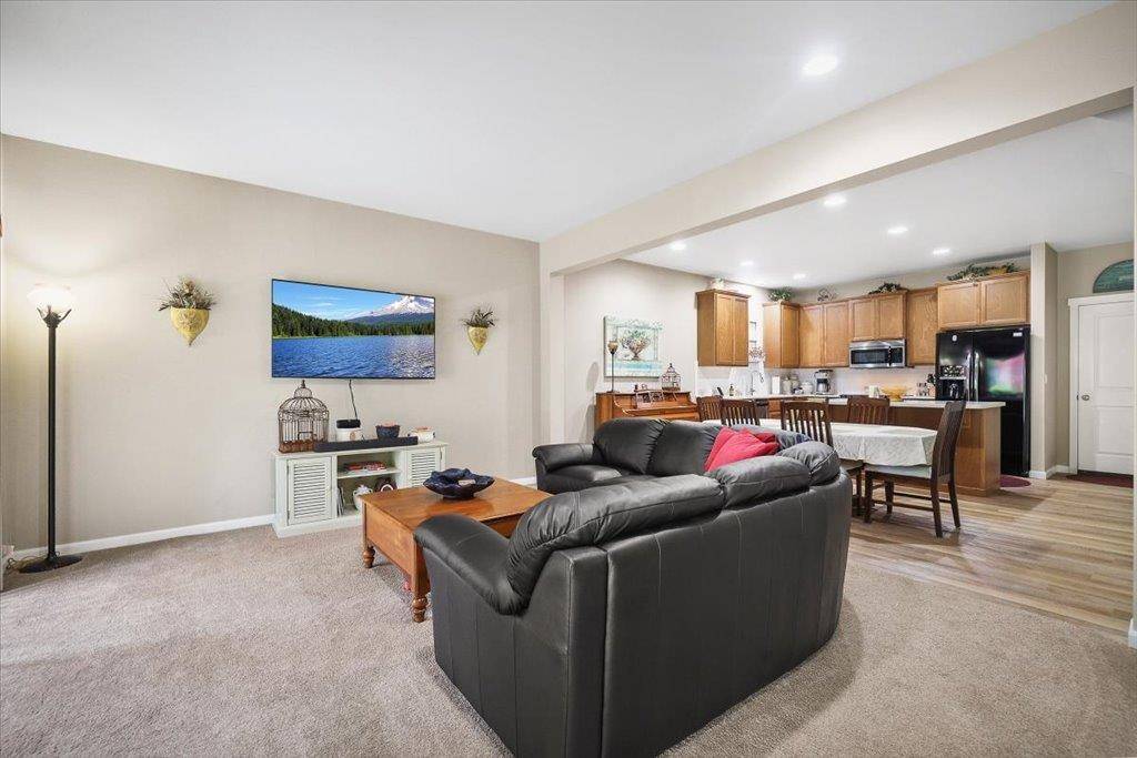 8903 N Barnes Rd, Spokane, WA 99208