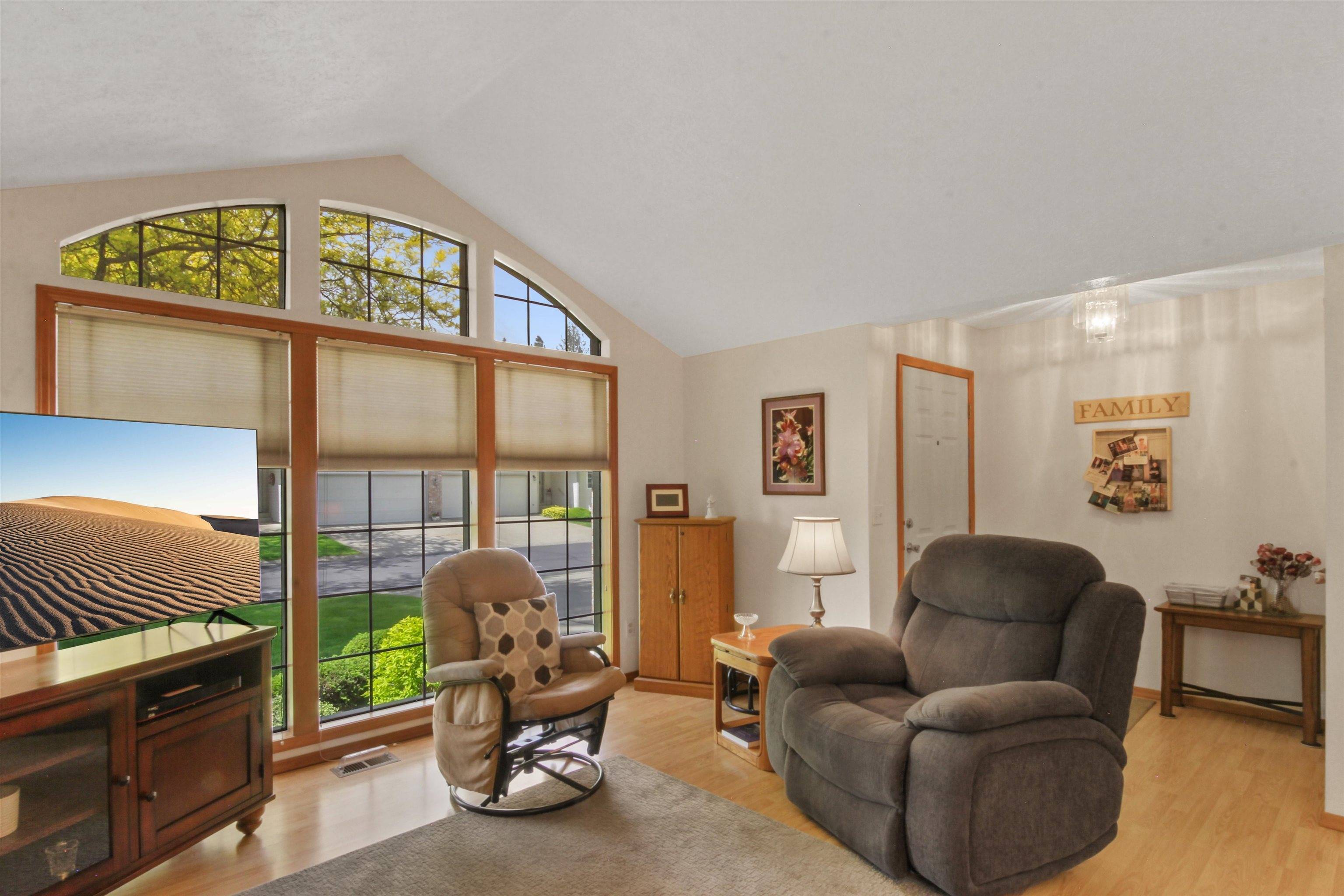 8402 N Pine Meadows Ln, Nine Mile Falls, WA 99026