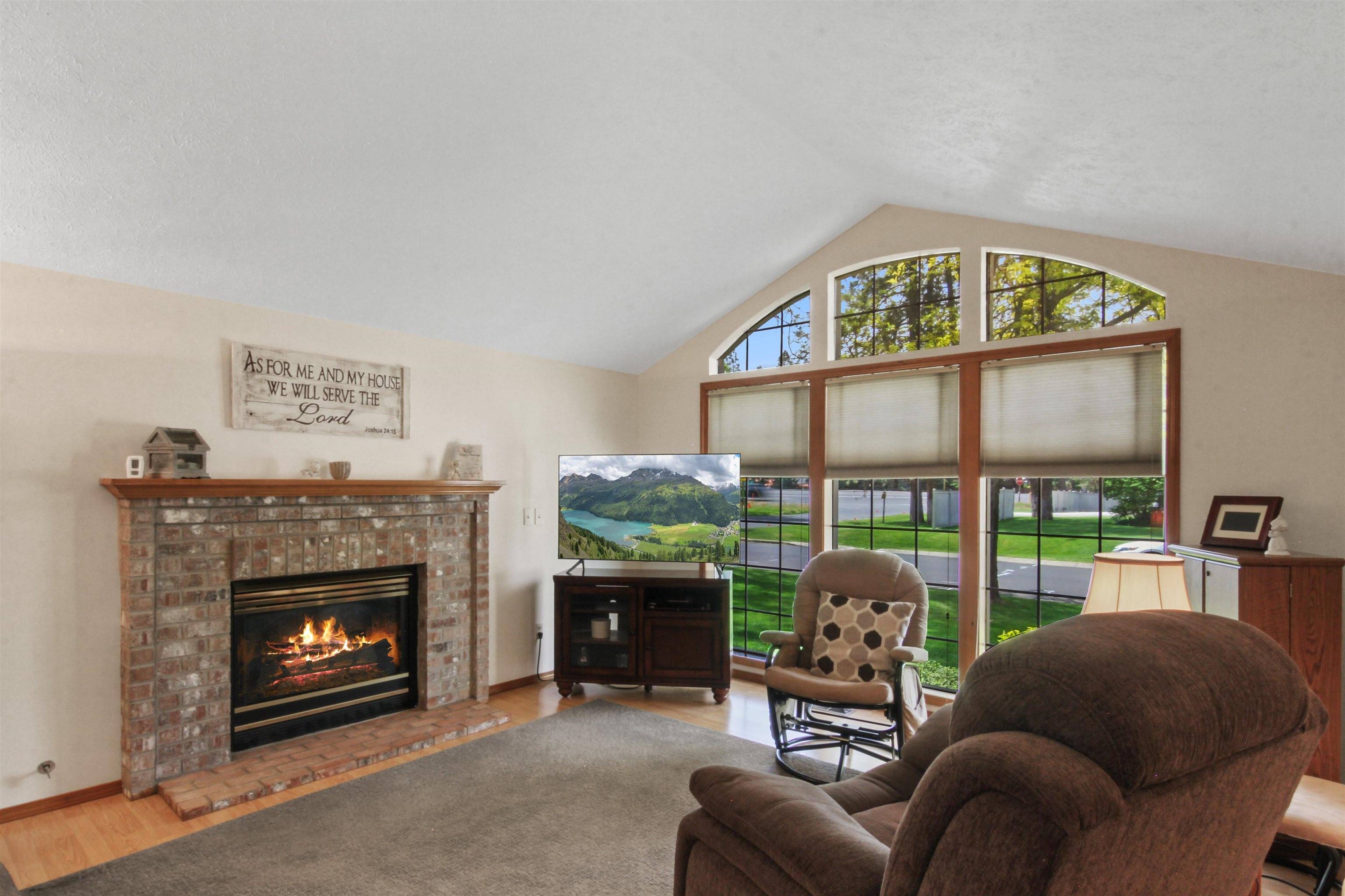 8402 N Pine Meadows Ln, Nine Mile Falls, WA 99026