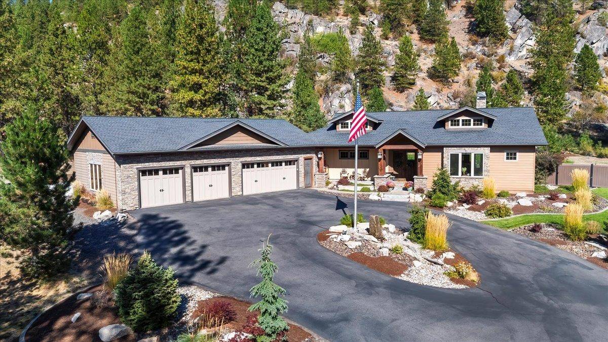 13606 N Riverbluff Ln, Spokane, WA 99208