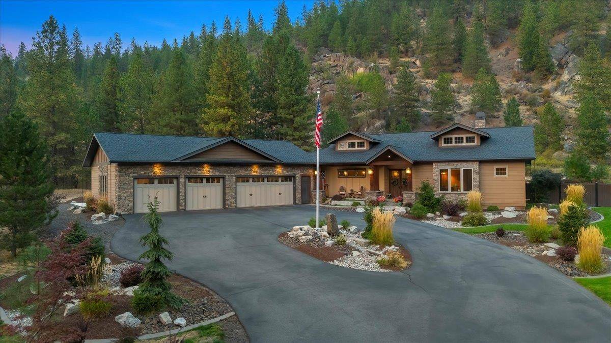 13606 N Riverbluff Ln, Spokane, WA 99208