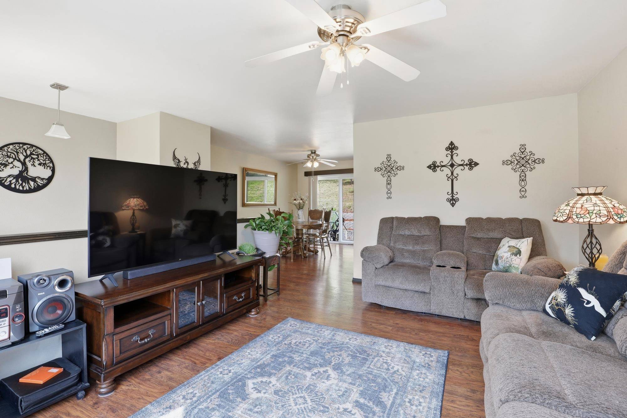 33113 N Milan Rd, Chattaroy, WA 99003