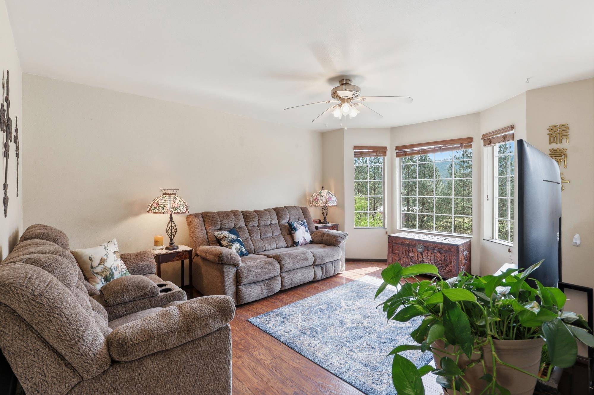 33113 N Milan Rd, Chattaroy, WA 99003