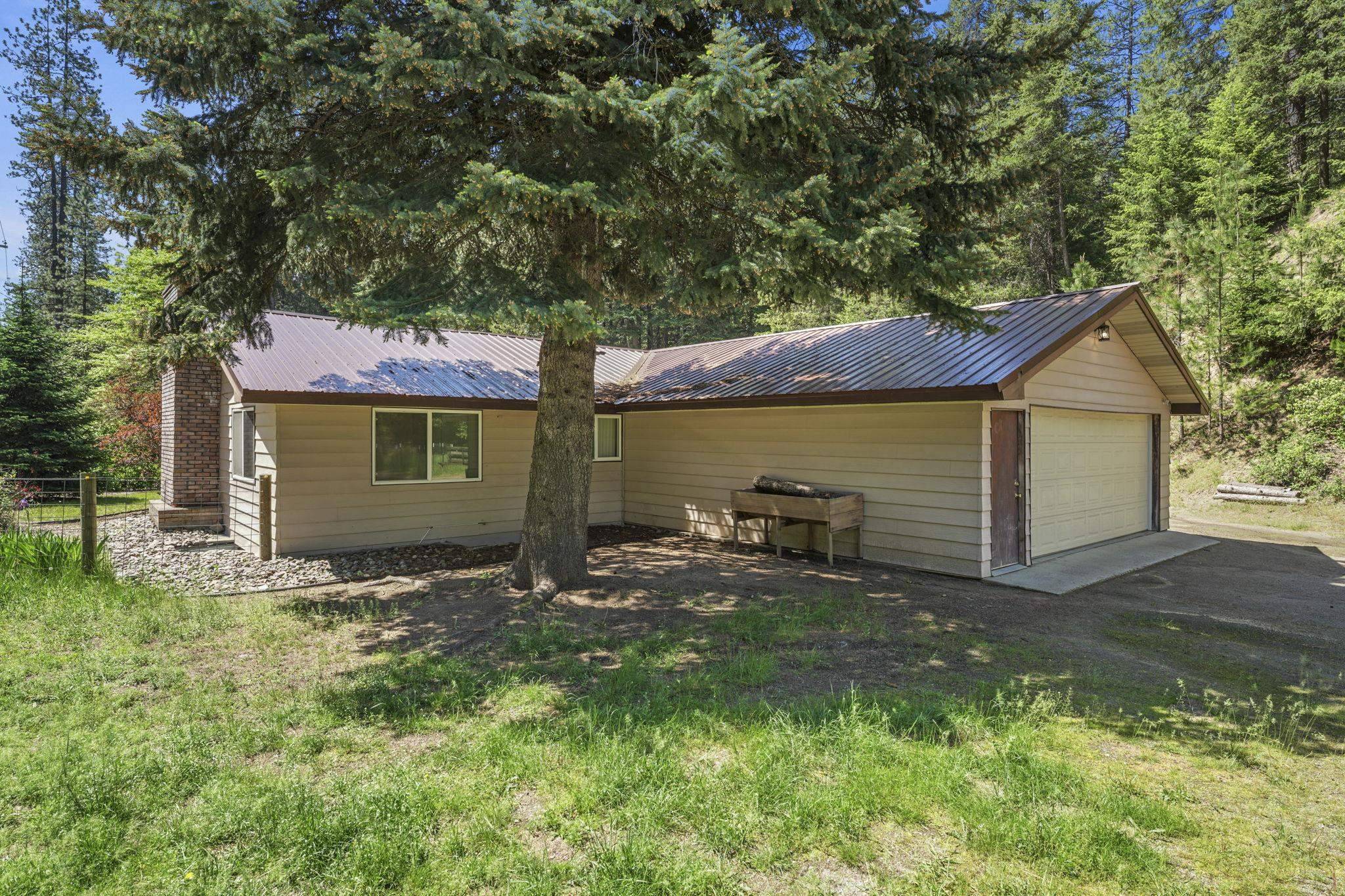 13122 Deer Valley Rd, Newport, WA 99156