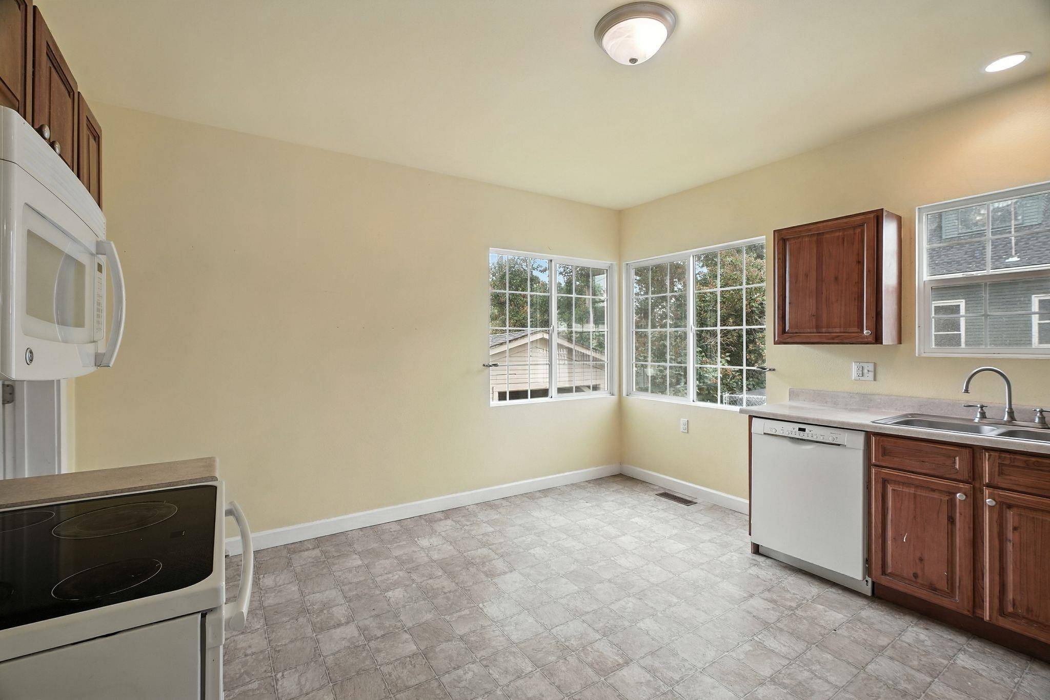 217 S Broadway St, Tekoa, WA 99033