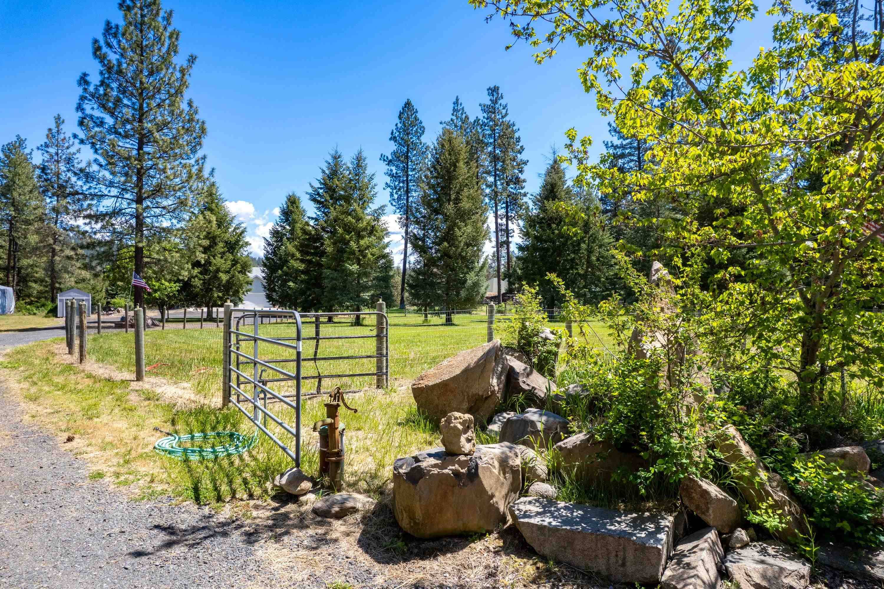 32410 N Ridge Rd, Chattaroy, WA 99003