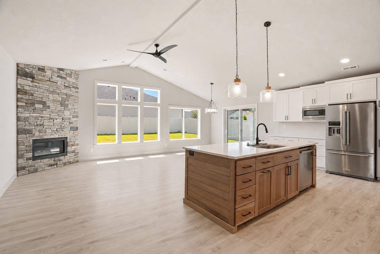 507 W Basalt Ridge Dr, Spokane, WA 99224