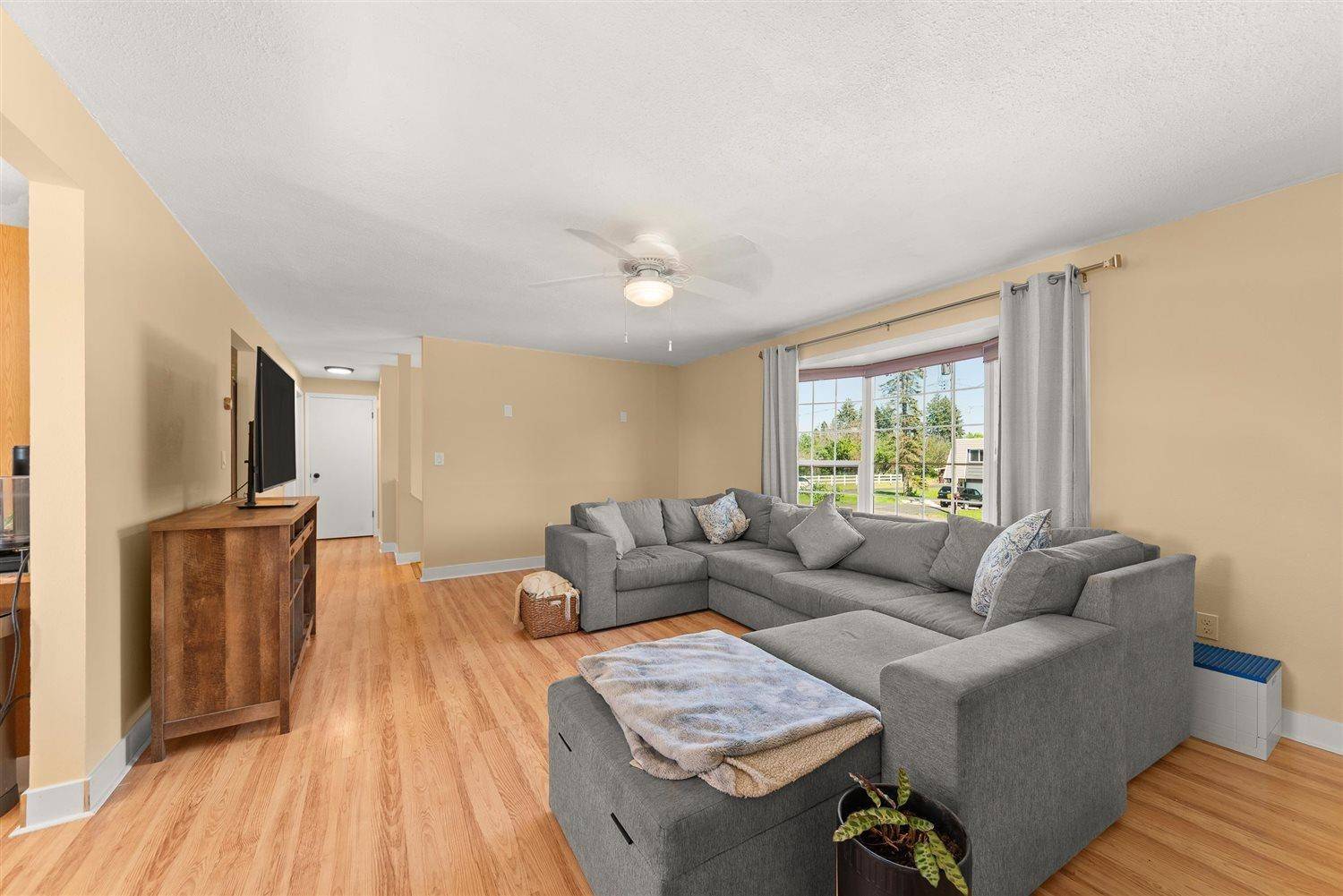 5405 N Lynden Rd, Otis Orchards, WA 99027