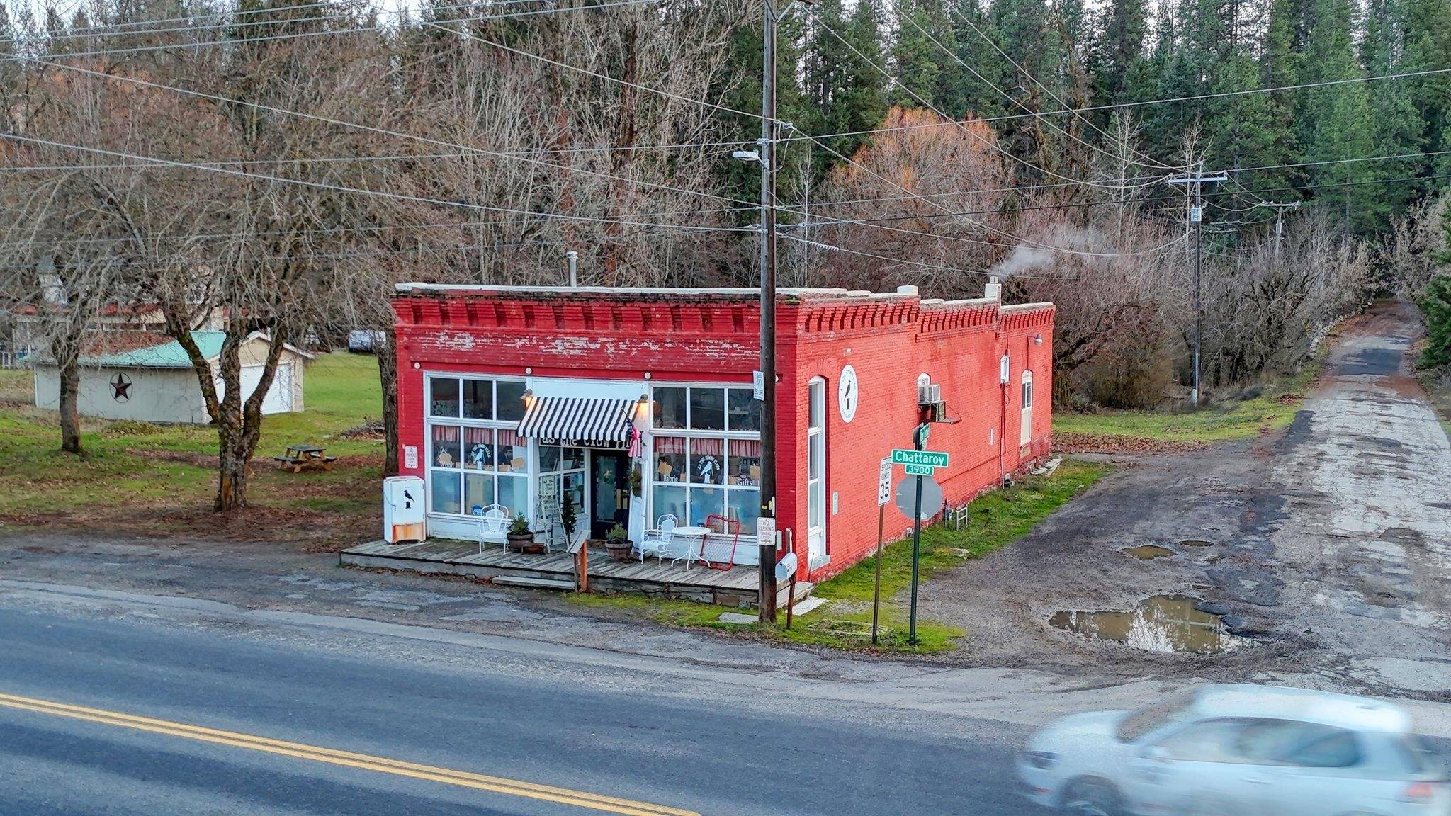3916 E Chattaroy Rd, Chattaroy, WA 99003