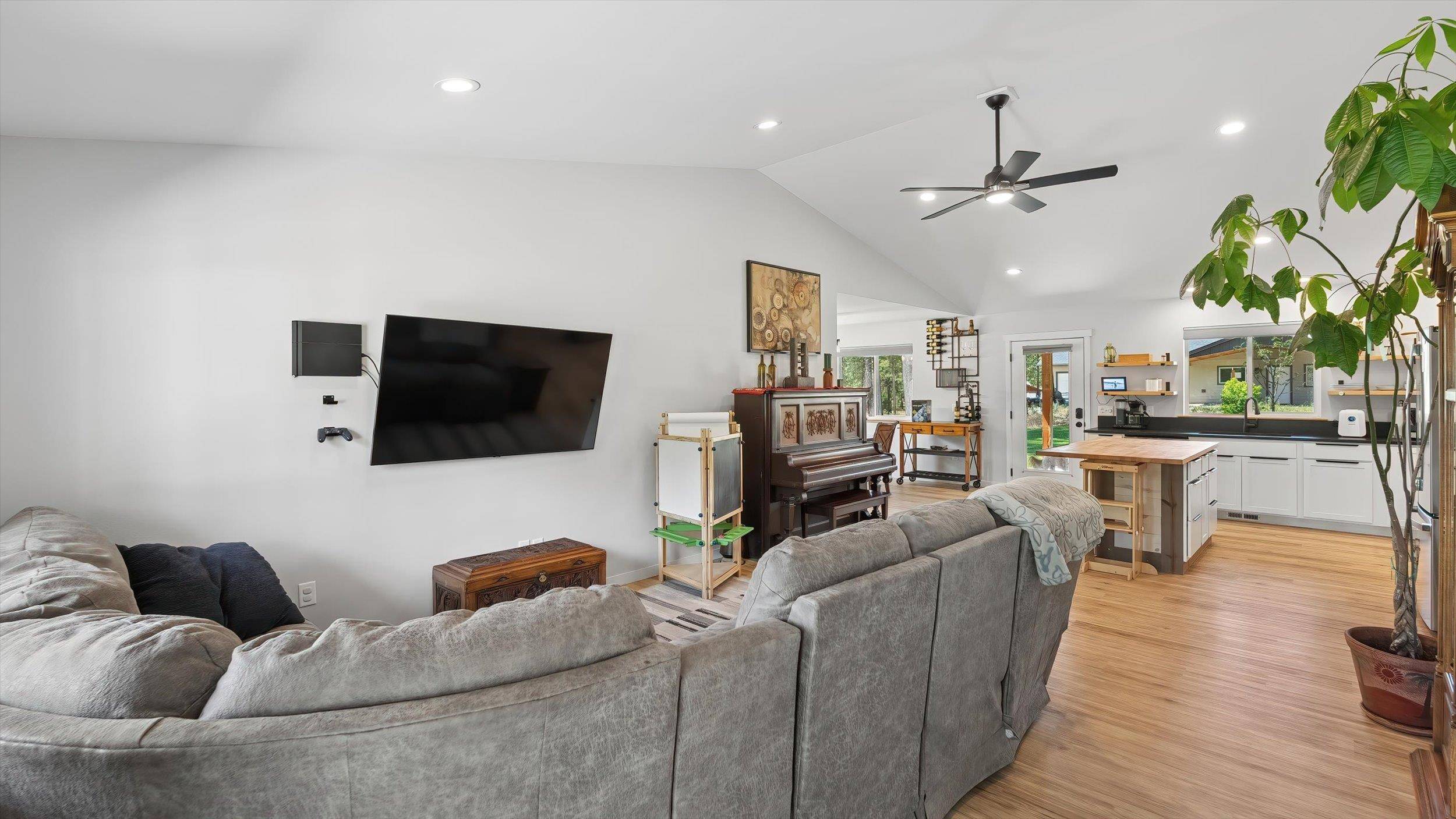 1286 Inez WAY, Kettle Falls, WA 99141