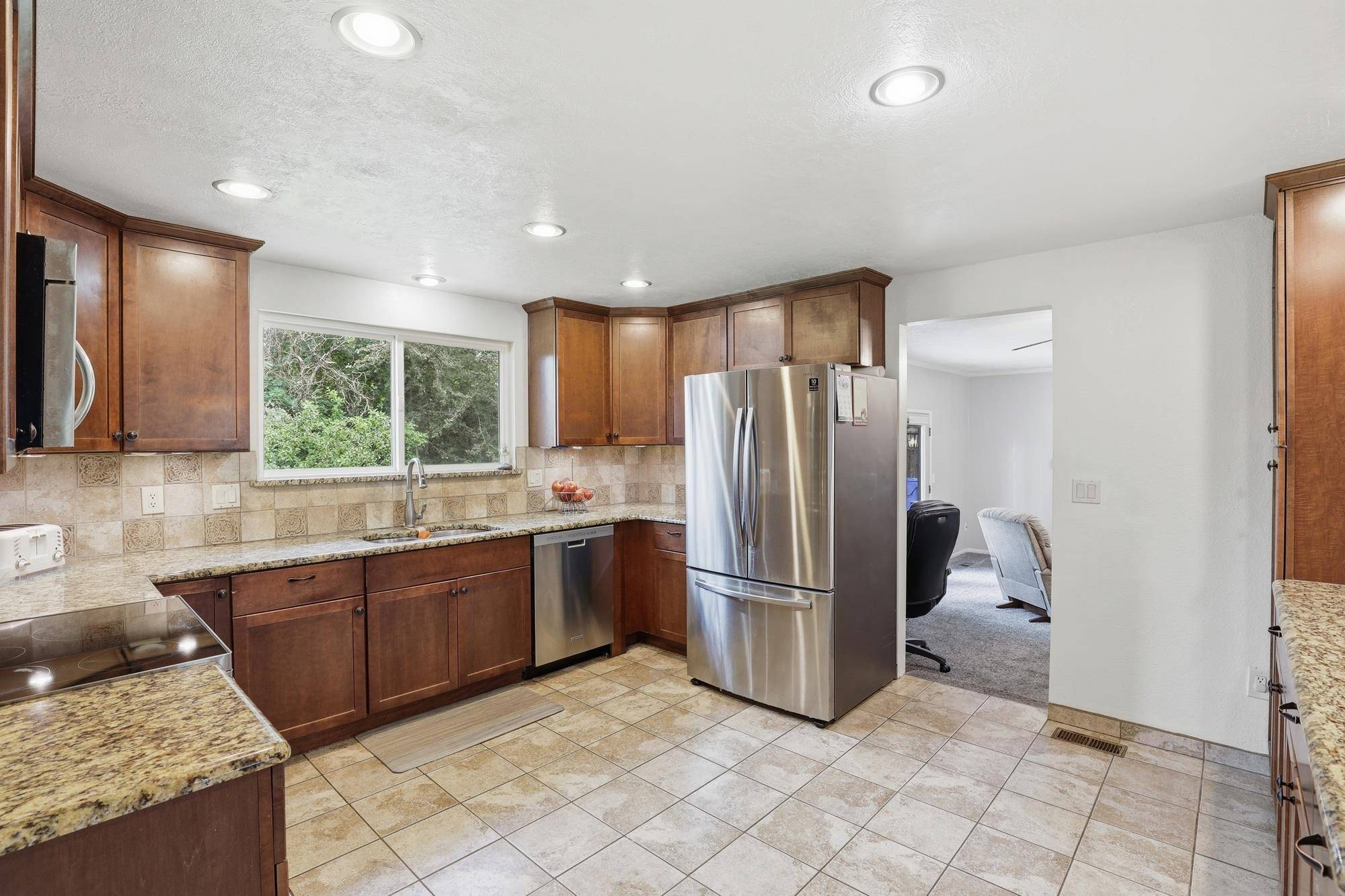 407 E Carriage Ct, Spokane, WA 99218