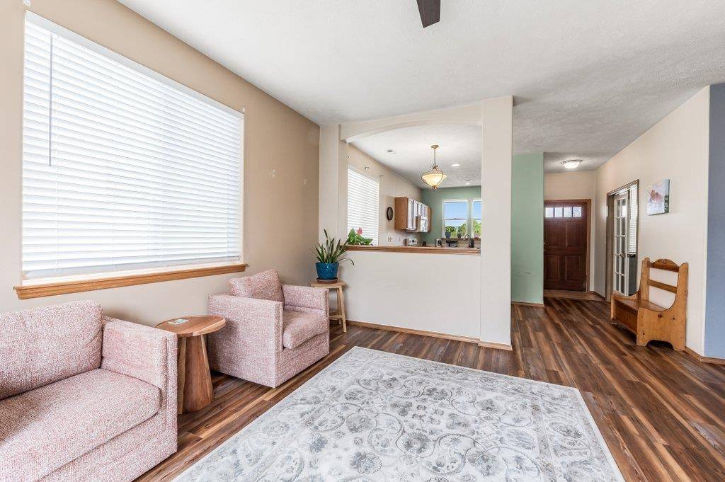 17604 E 3rd Ln, Greenacres, WA 99016